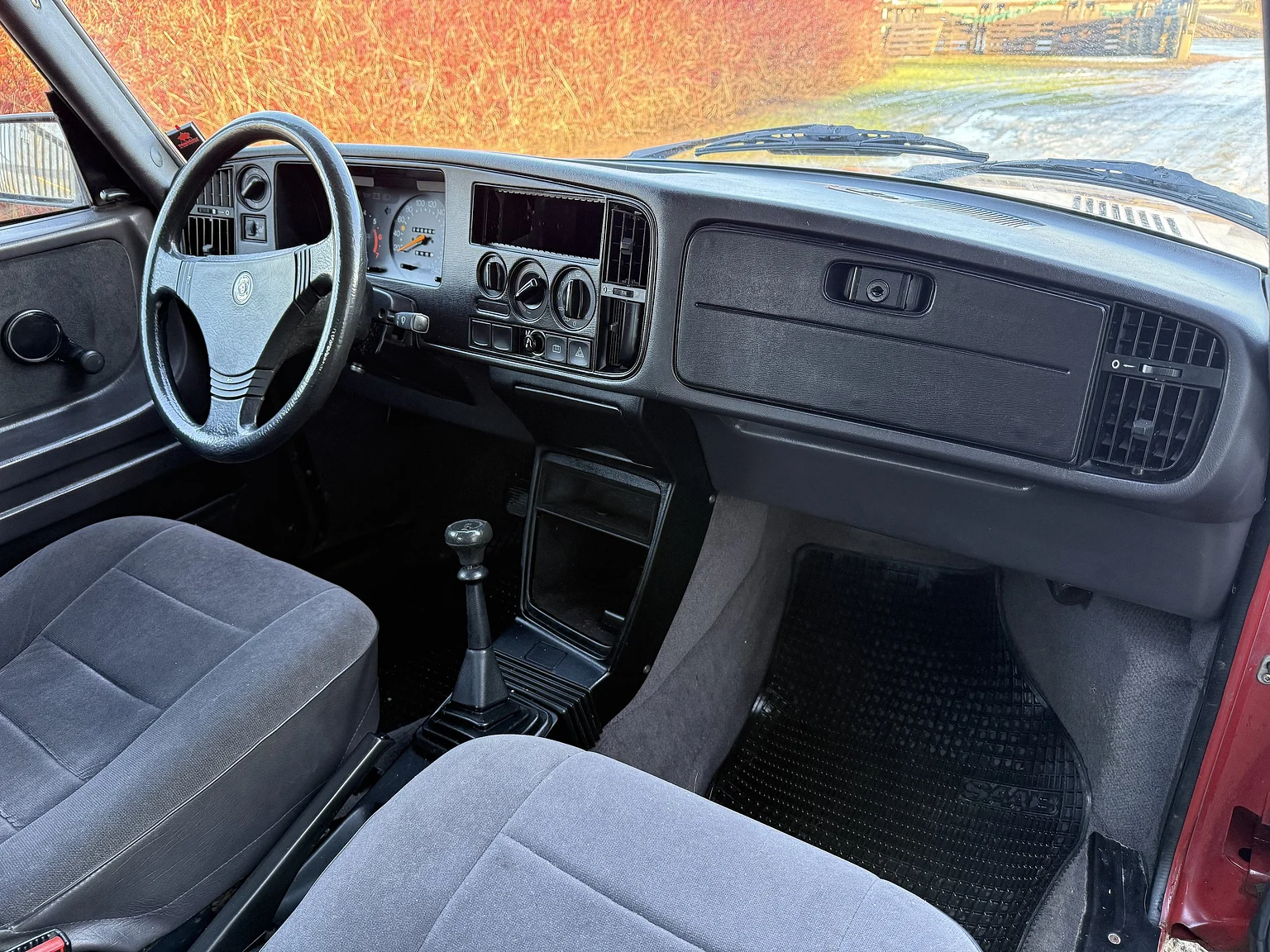 Interior image of 1991 SAAB 900S Turbo 2-door (5)