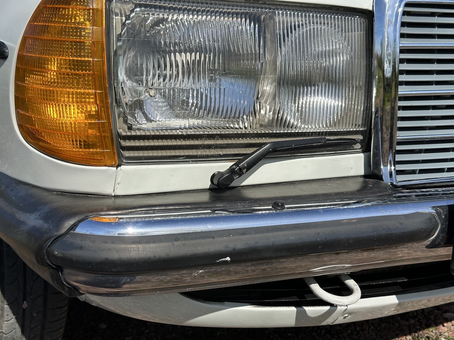 Exteriörbild på 1985 Mercedes-Benz 200 (35)