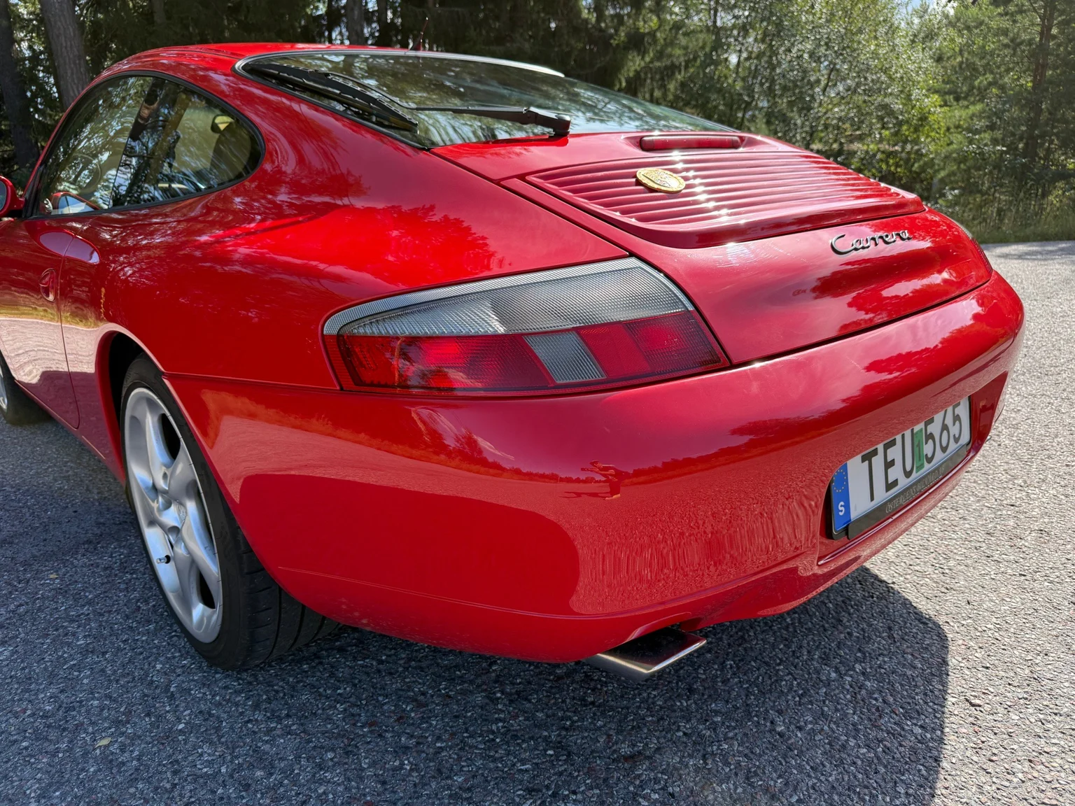 Exterior image of 1998 Porsche 911 Carrera (17)