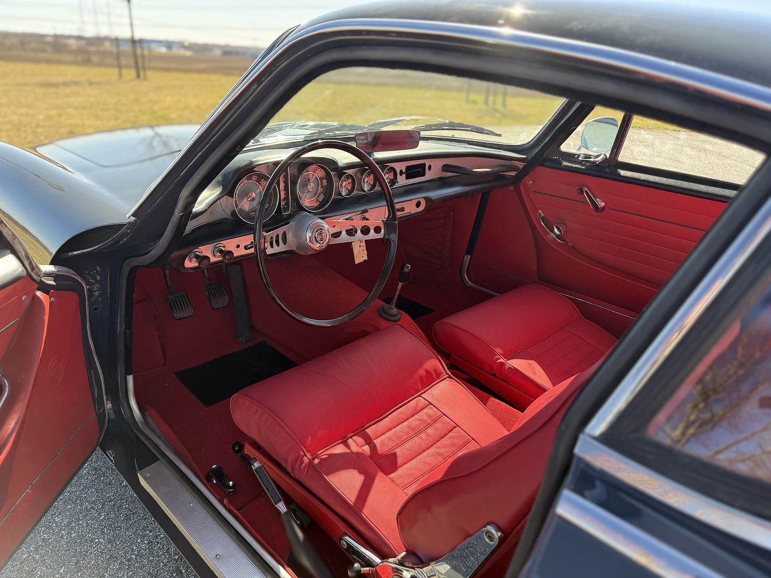 Innenraumfoto von 1966 Volvo P 1800S (2)