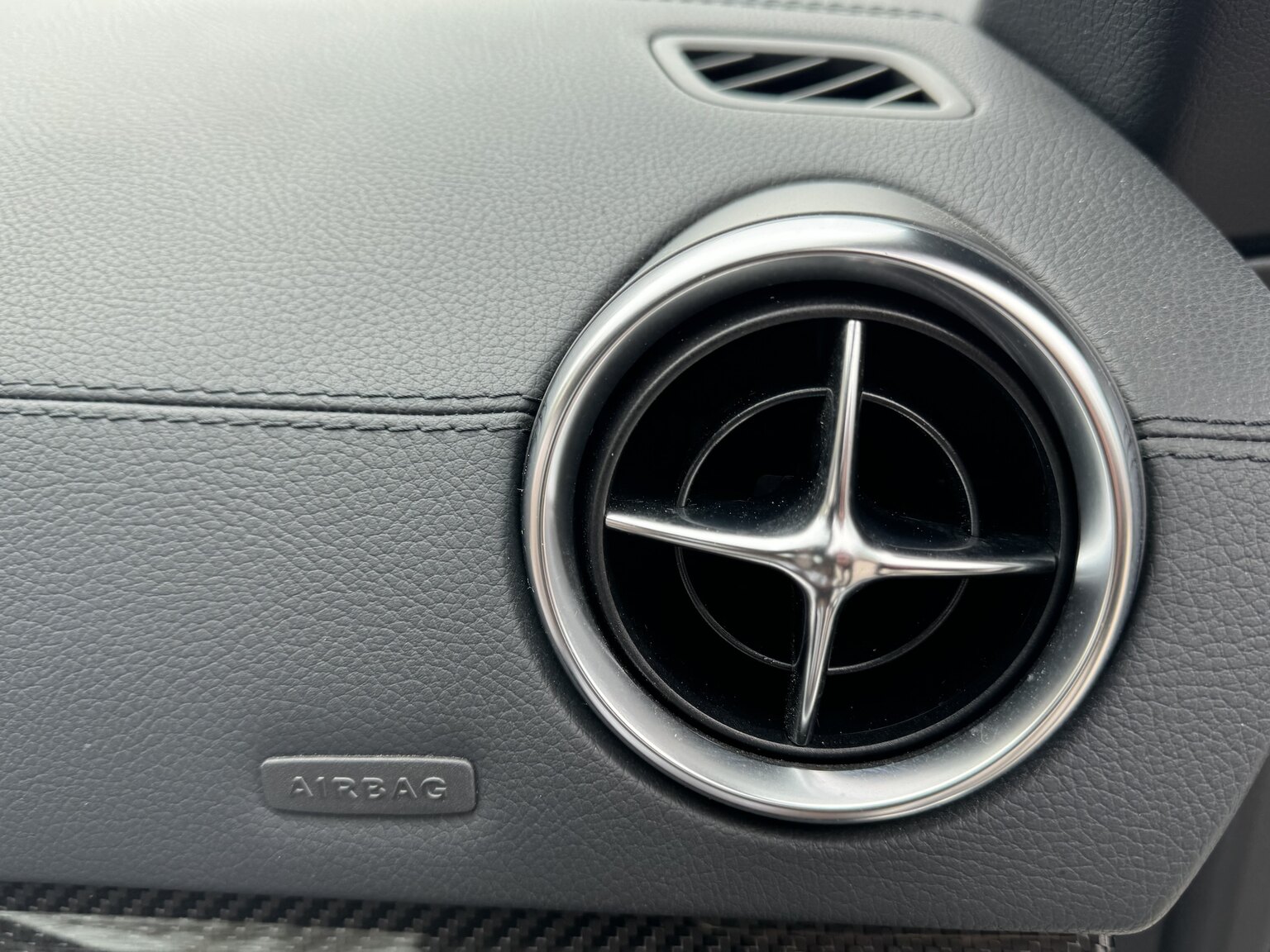 Innenraumfoto von 2013 MERCEDES-BENZ SL 500