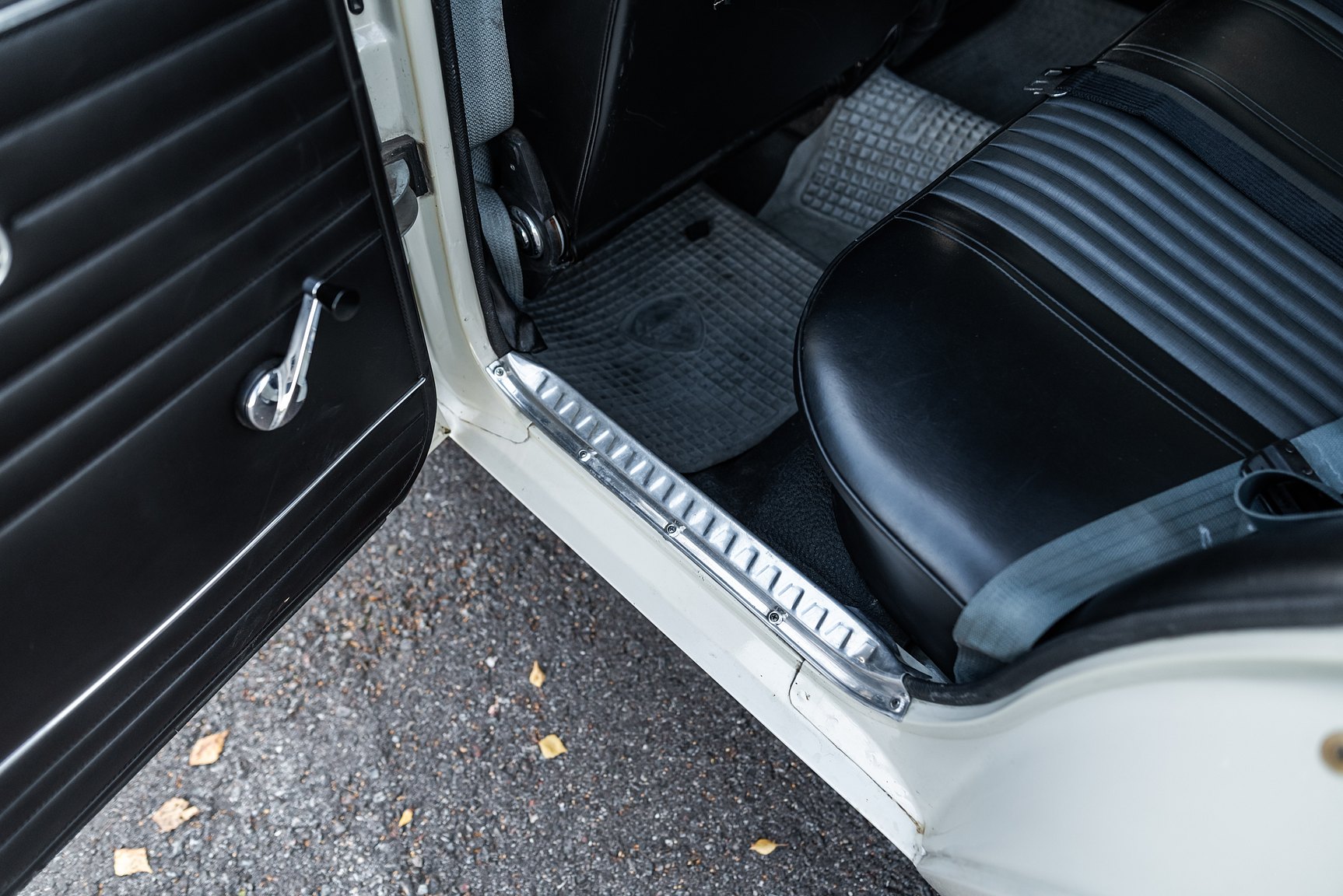 Interior image of 1967 Volvo 144 1.8 