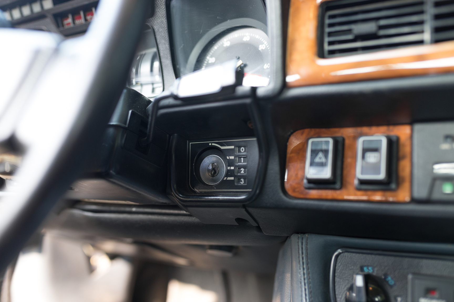 Interior image of 1987 Jaguar Xj-SC (27)