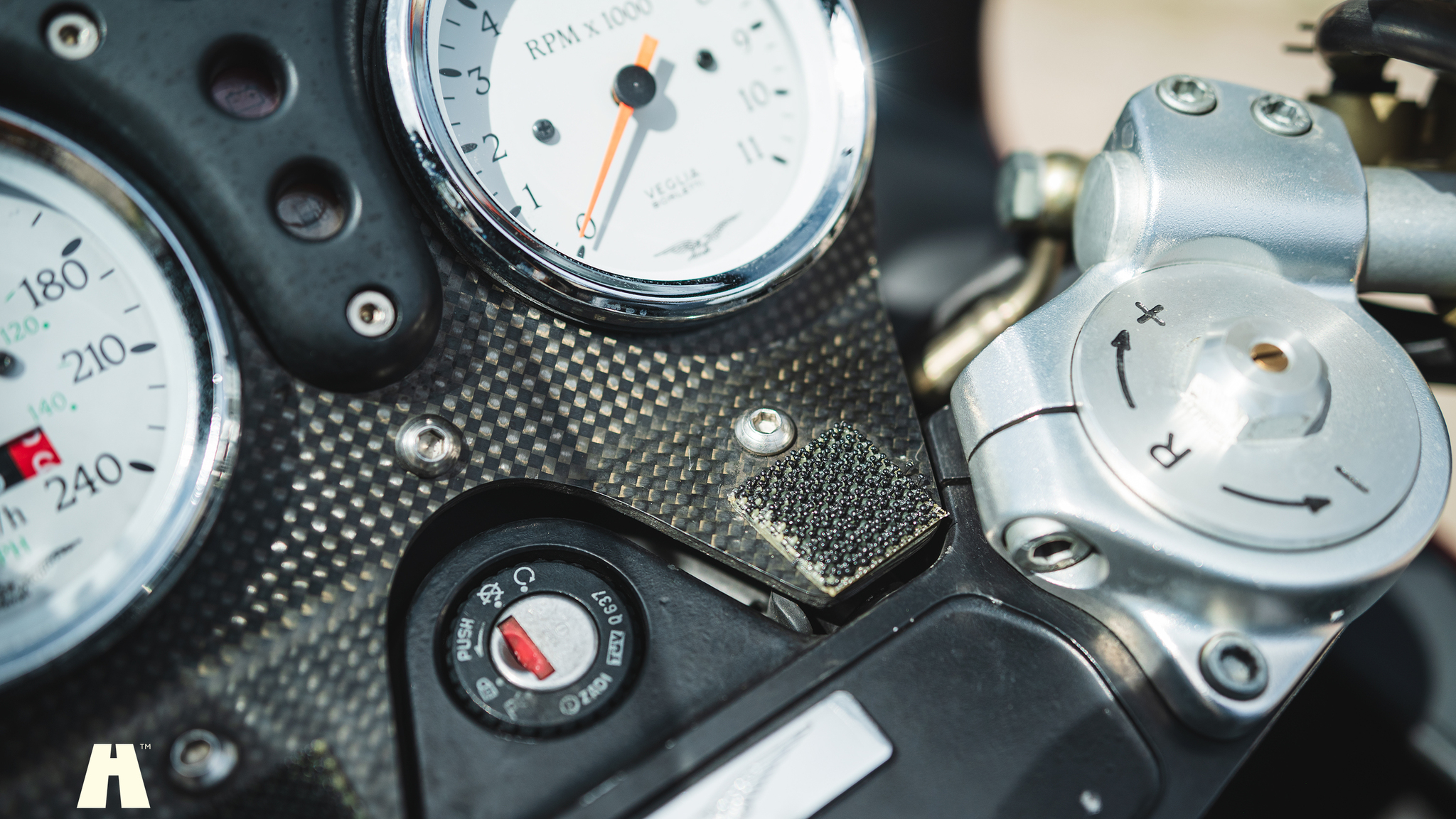 Exterior image of 2002 Moto Guzzi V11 Le Mans (73)