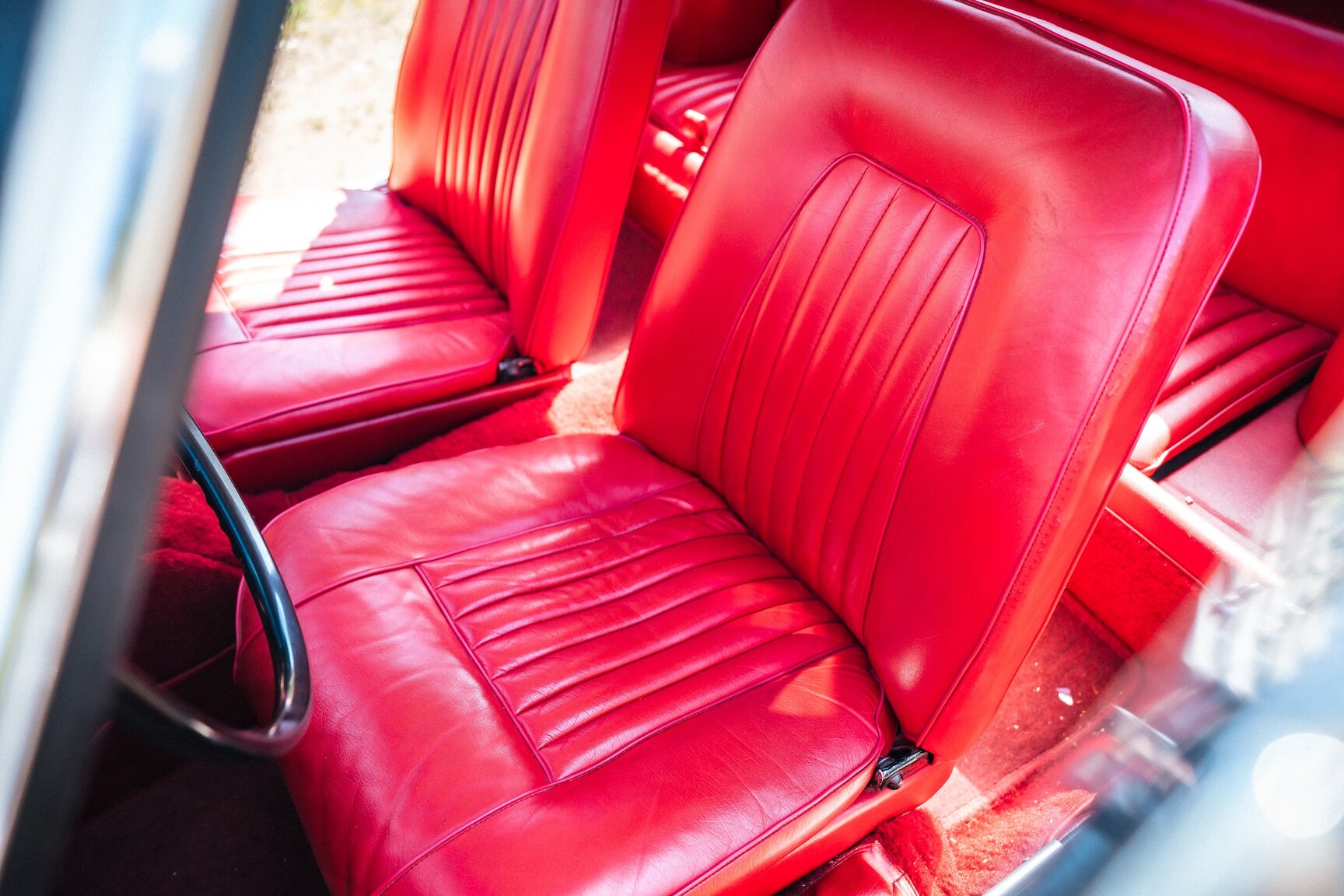 Interior image of 1963 Volvo 1800 S (6)