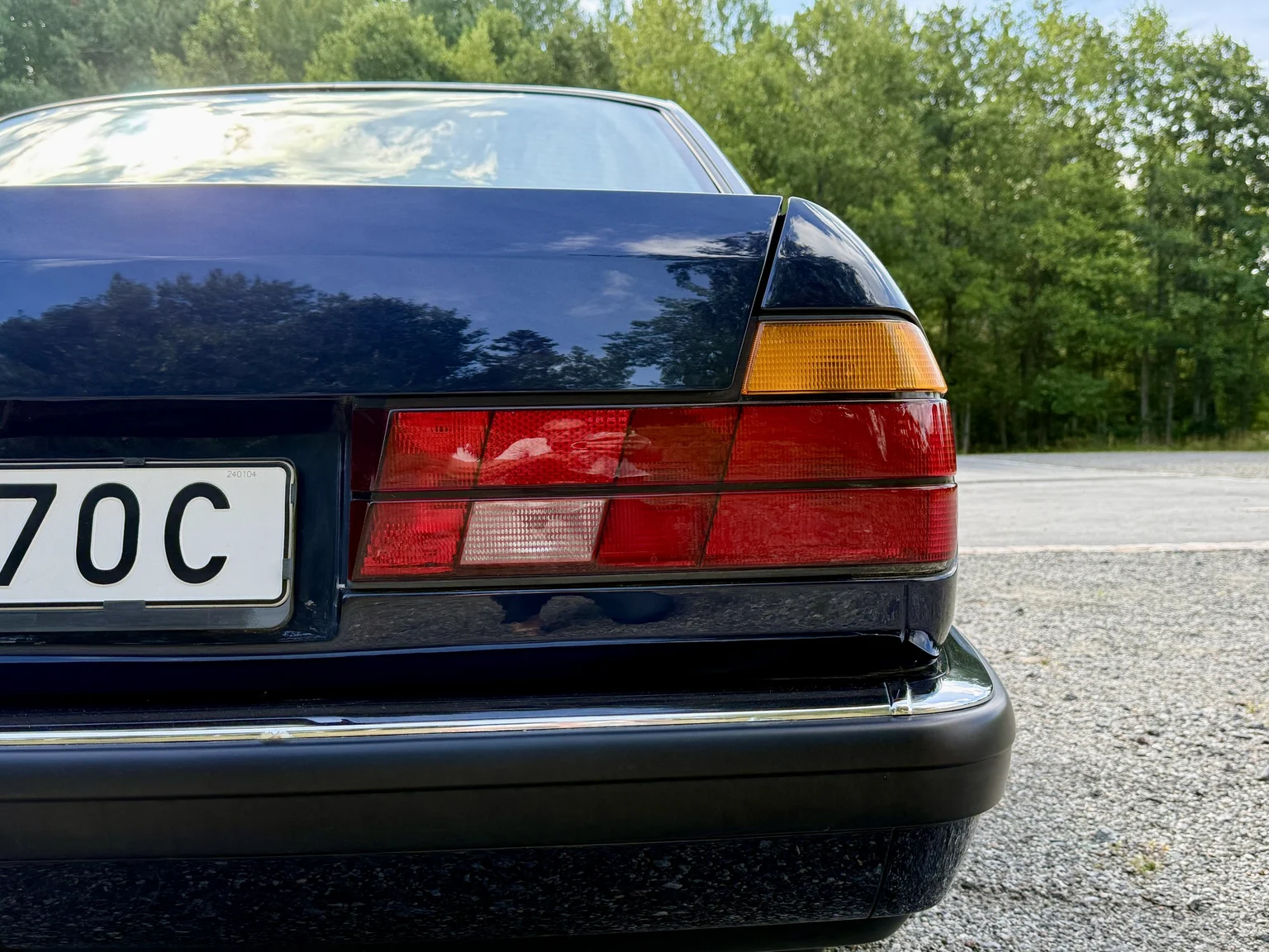 Exterior image of 1990 BMW 750i (25)
