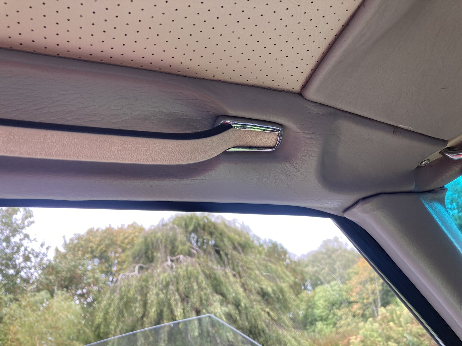 Interior image of 1973 Mercedes-Benz 450 SLC (25)