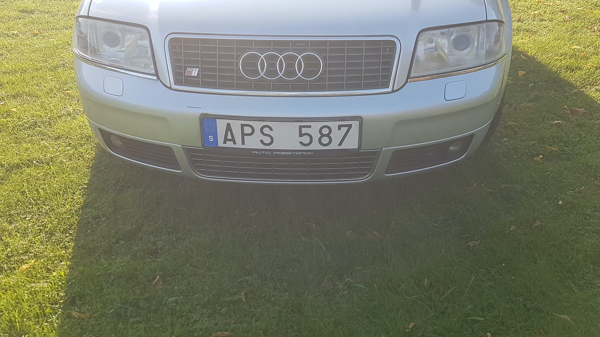 Exterior image of 2000 Audi S6 Avant