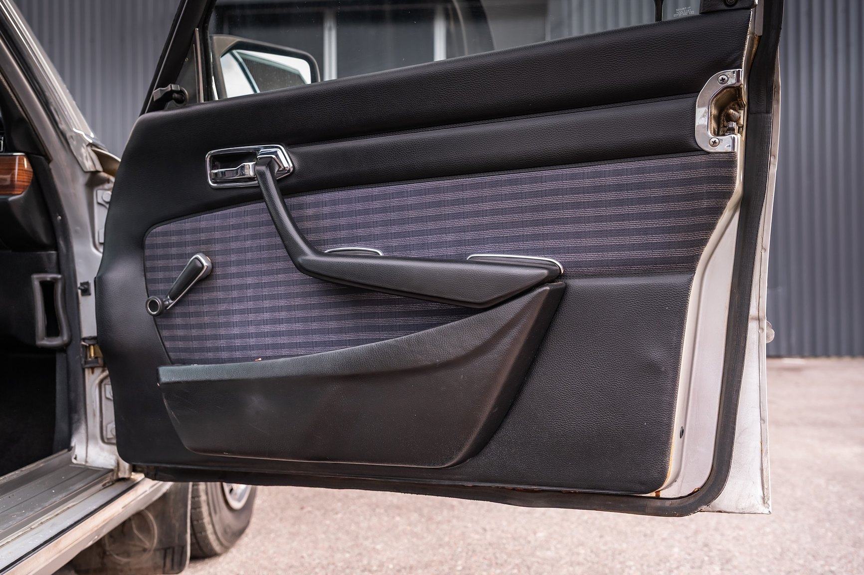 Interior image of 1975 Mercedes-Benz 280 SE 