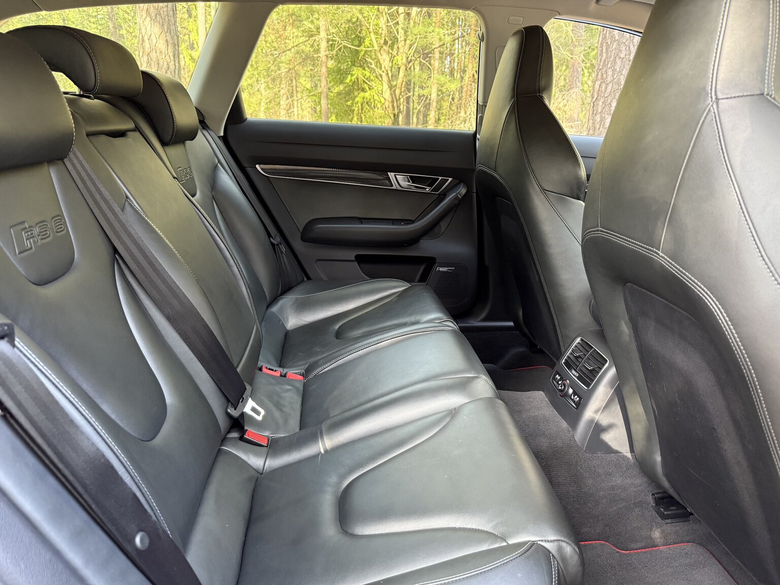 Interior image of 2010 Audi RS6 Avant V10 Quattro