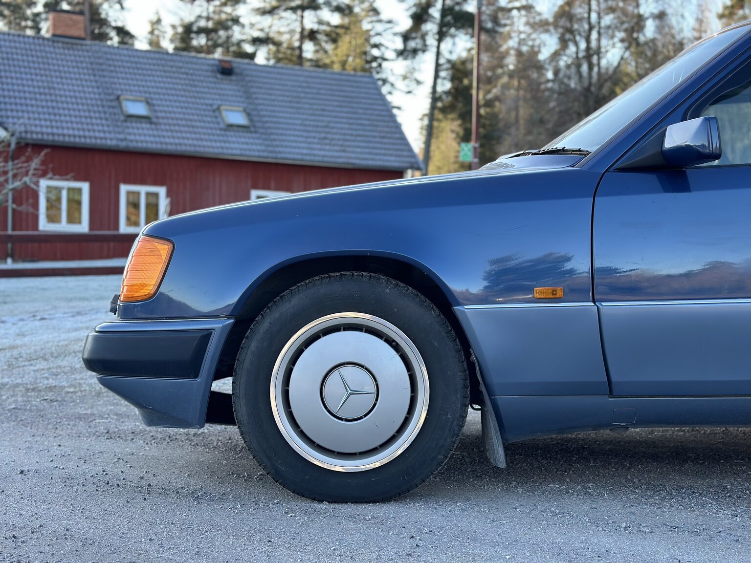 Exteriörbild på 1991 Mercedes-Benz 230 E 