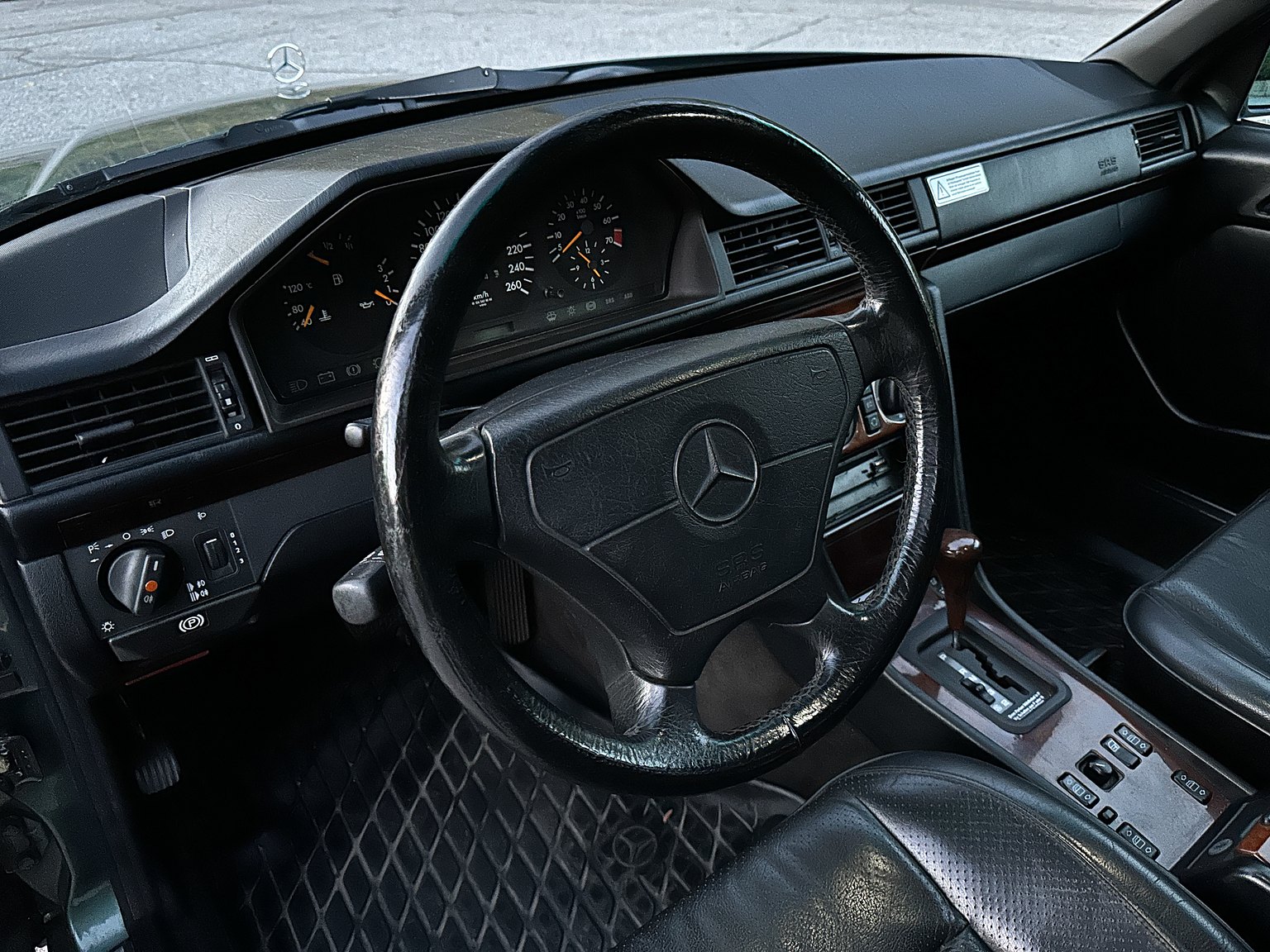 Interior image of 1996 MERCEDES-BENZ E 320 T