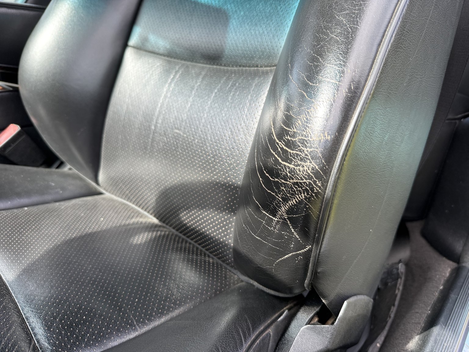 Interior image of 1990 Mercedes-Benz 300CE-24