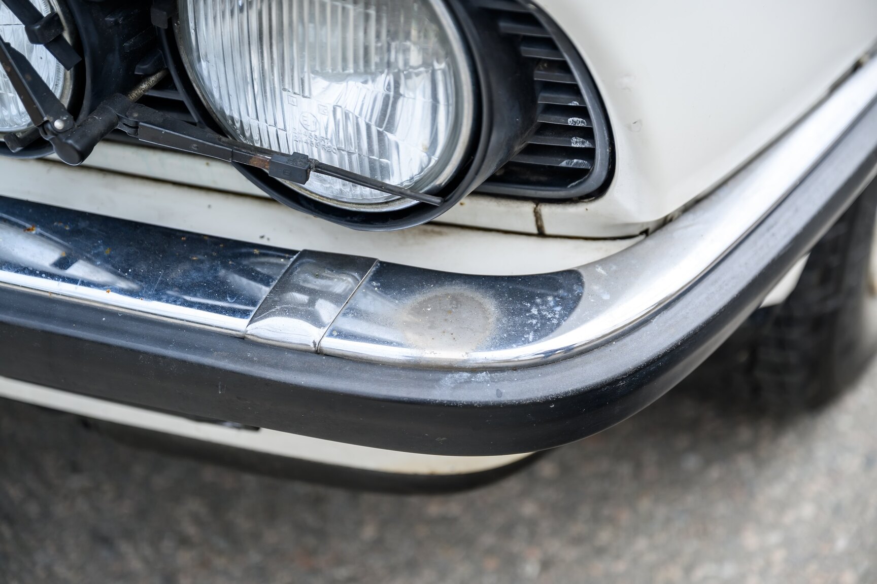 Exterior image of 1986 BMW 520i