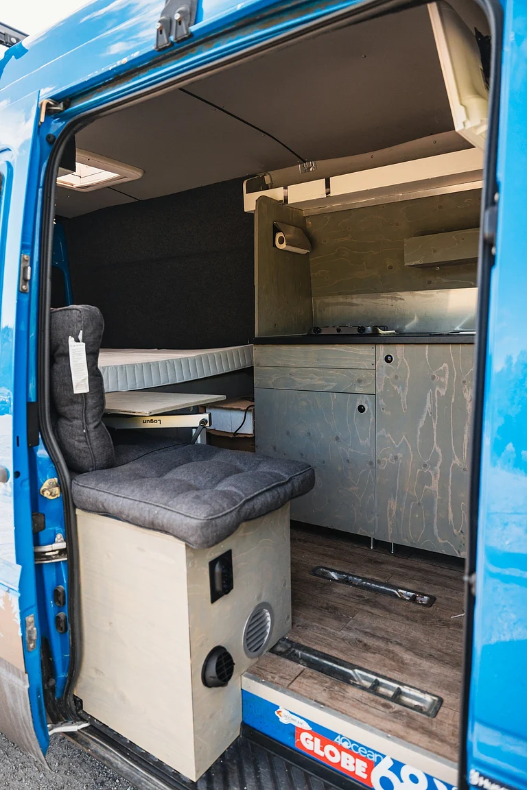 Interior image of 2004 Mercedes-Benz Sprinter 4x4 Campervan/Overlander (37)
