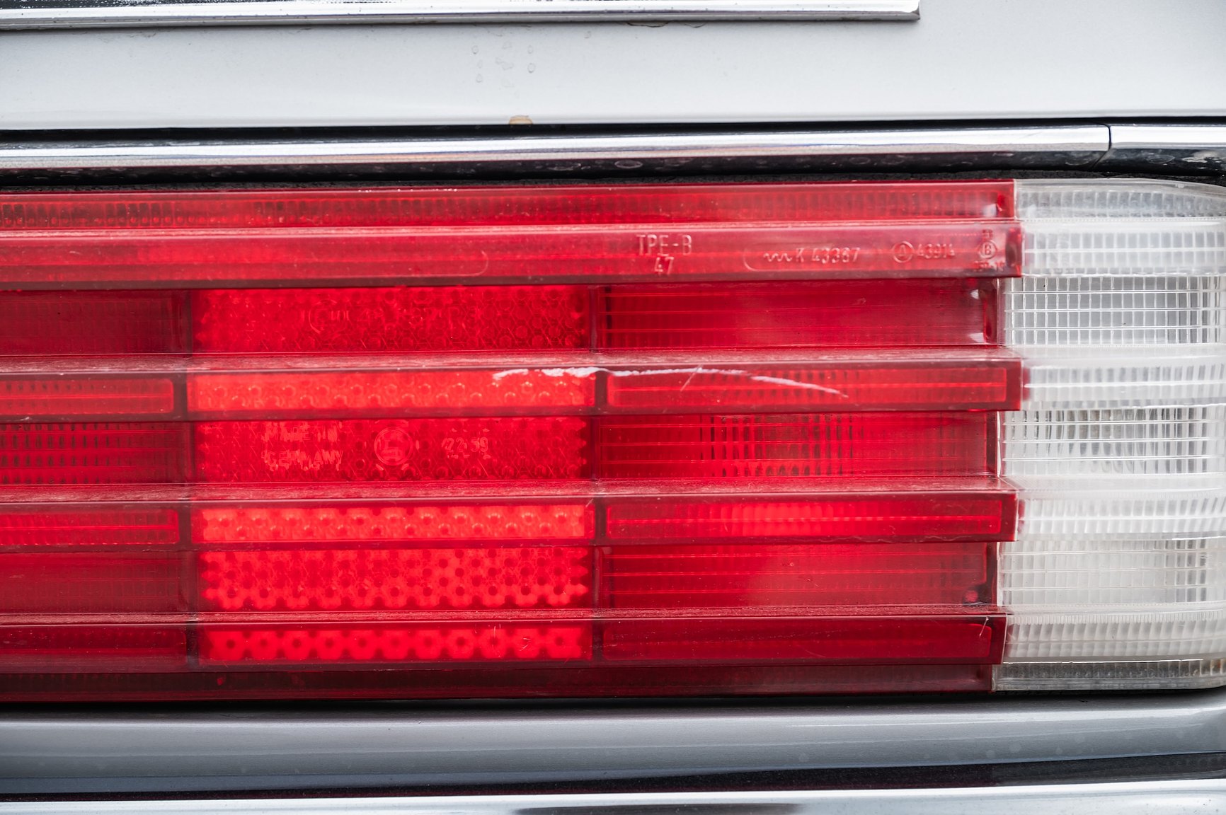 Exterior image of 1975 Mercedes-Benz 280 SE 