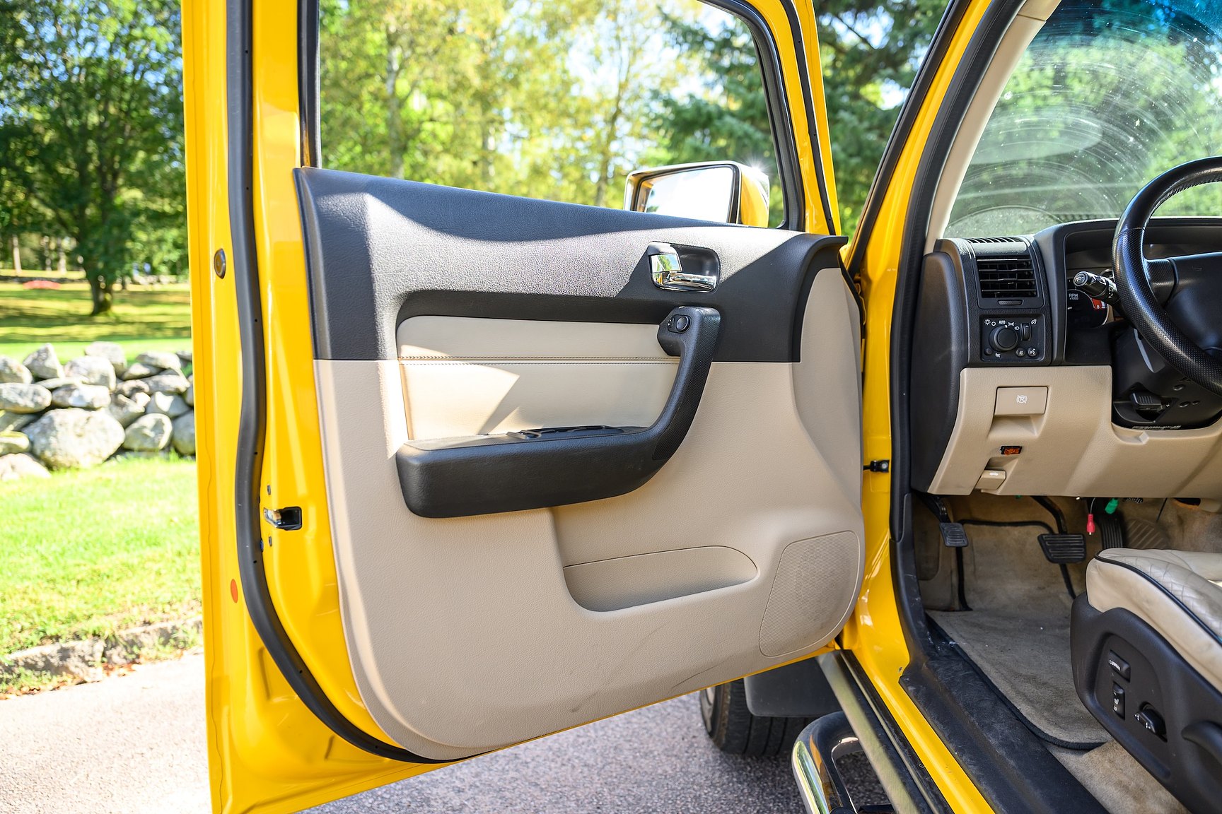 Interior image of 2006 Hummer H3