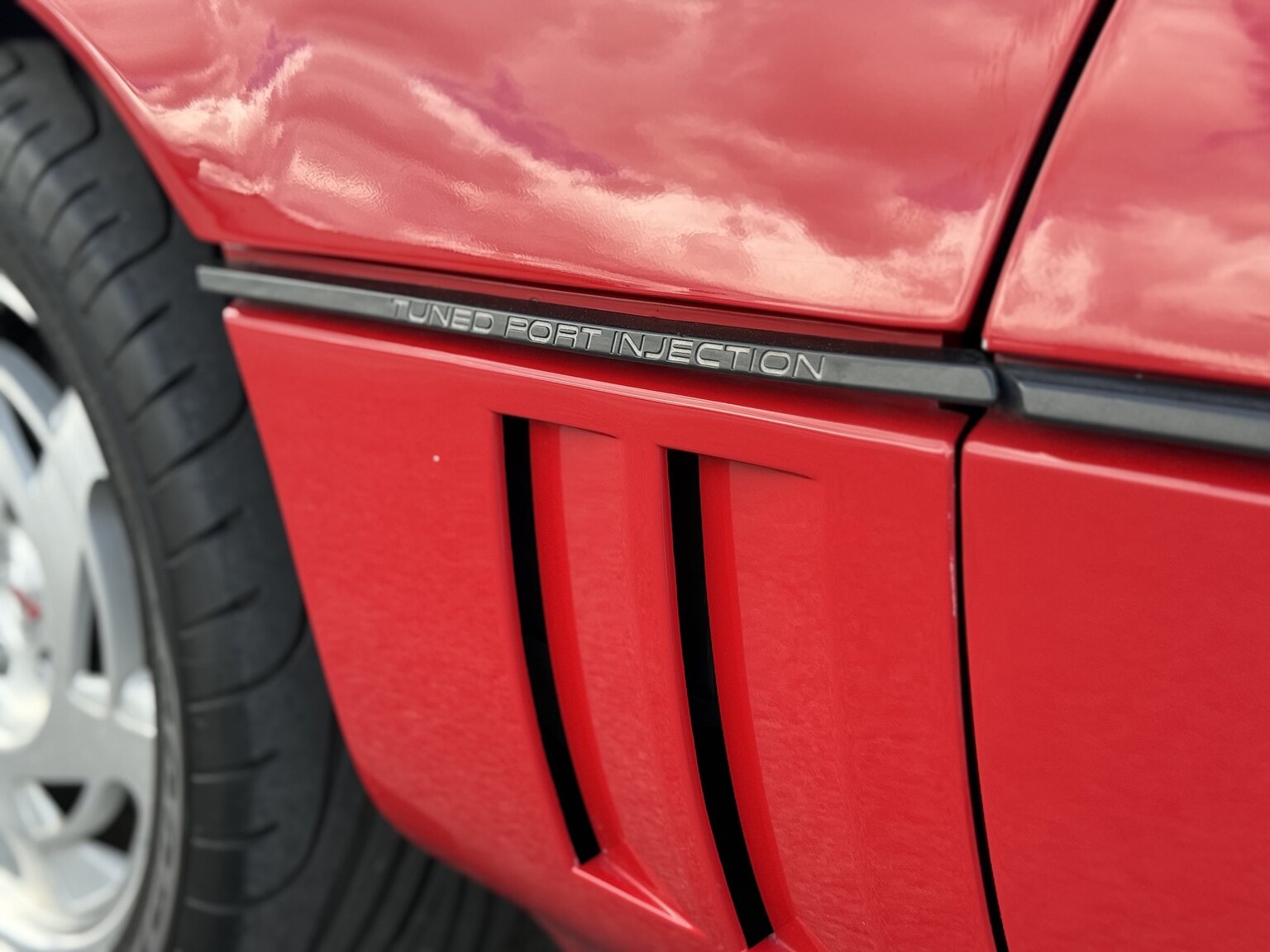 Exterior image of 1990 Chevrolet Corvette ZR-1 Targa