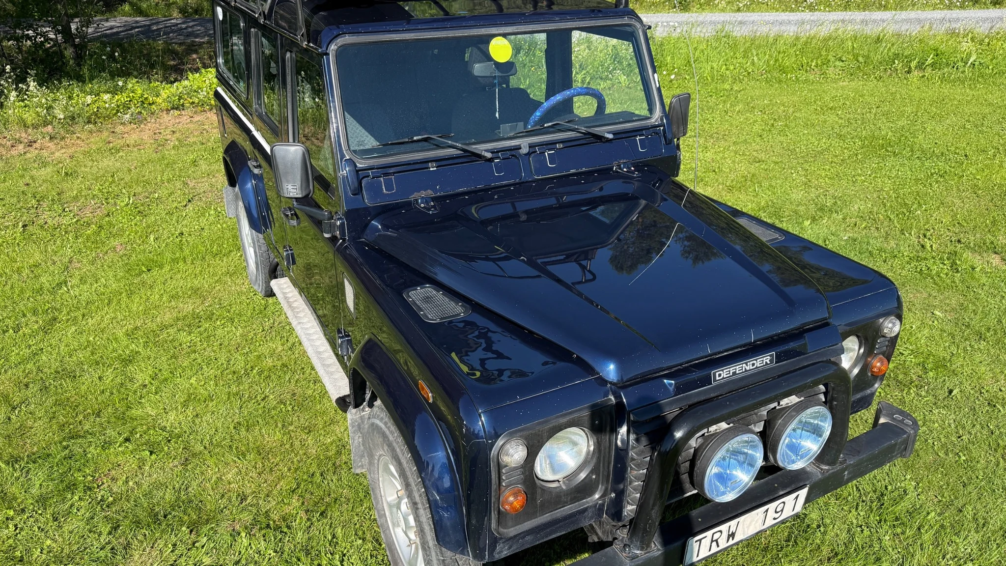 Exterior image of 2002 Land Rover Defender 110 Kombi Td5 (33)