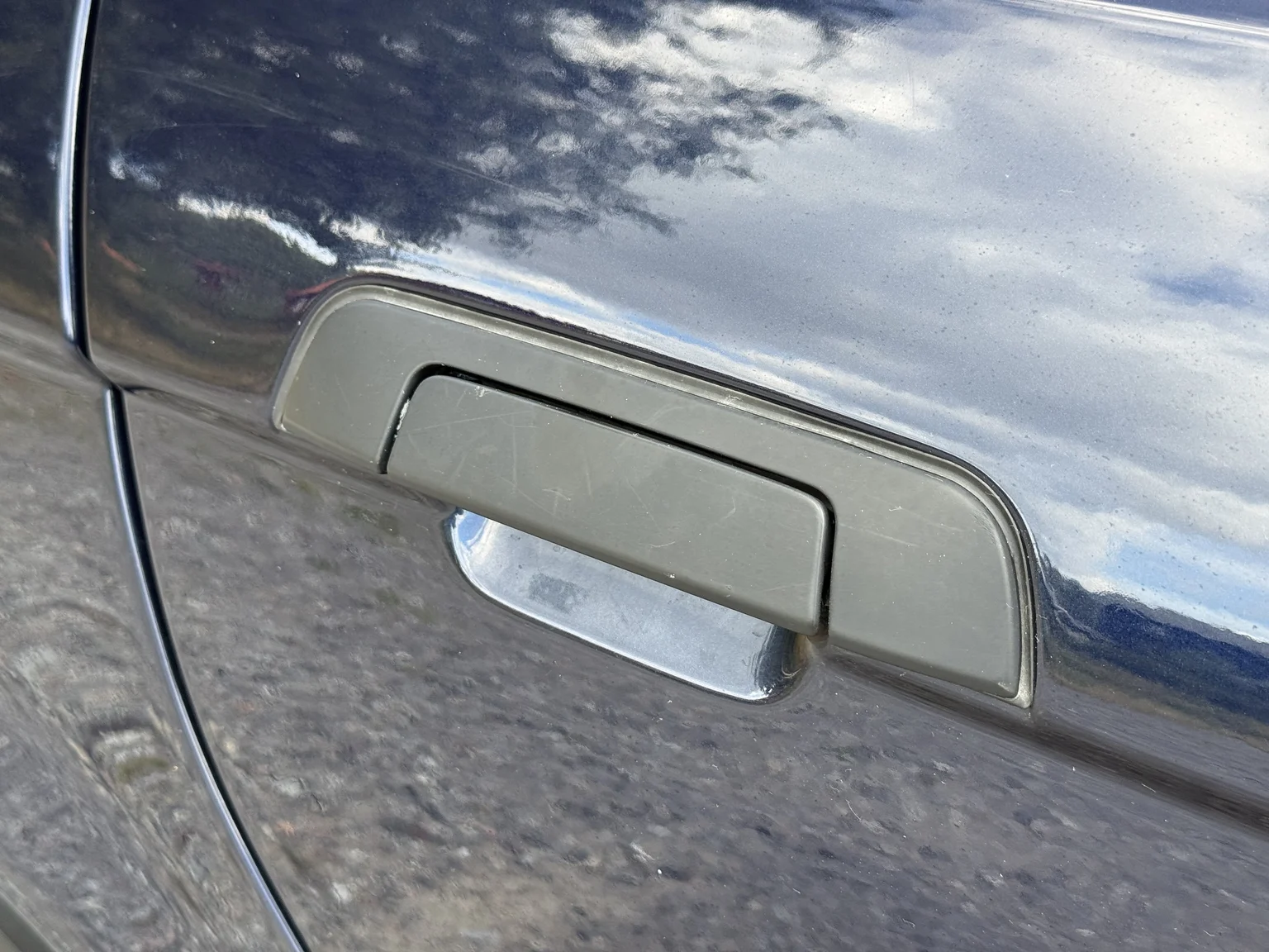 Exterior image of 1990 BMW 750i (30)