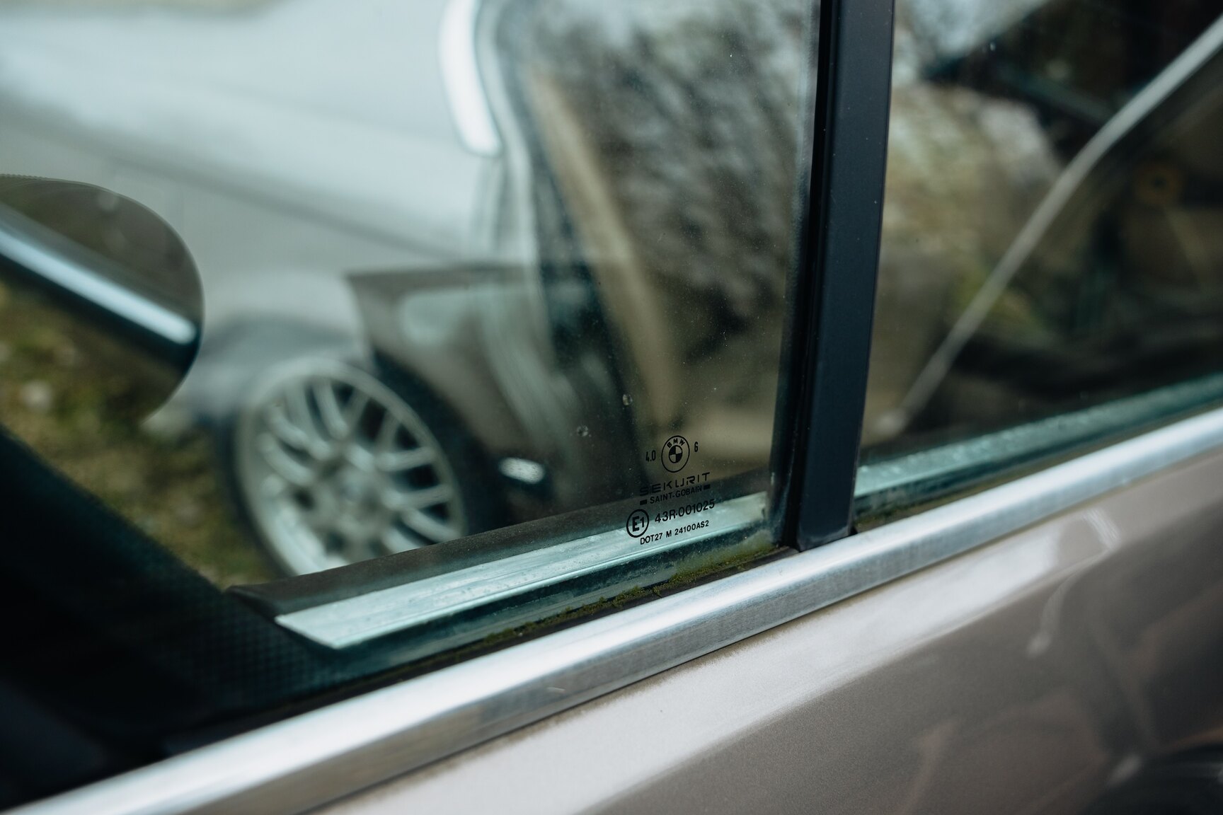 Exterior image of 1990 BMW 750iL (53)