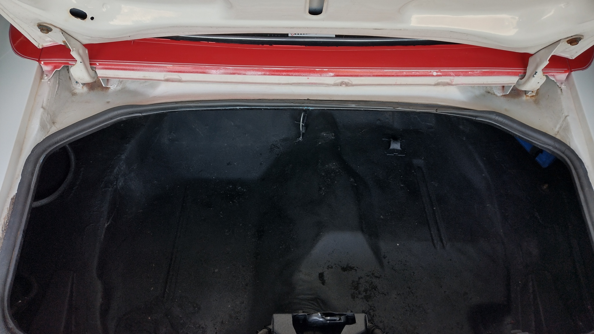 Interior image of 1975 Chevrolet Camaro 307 (14)