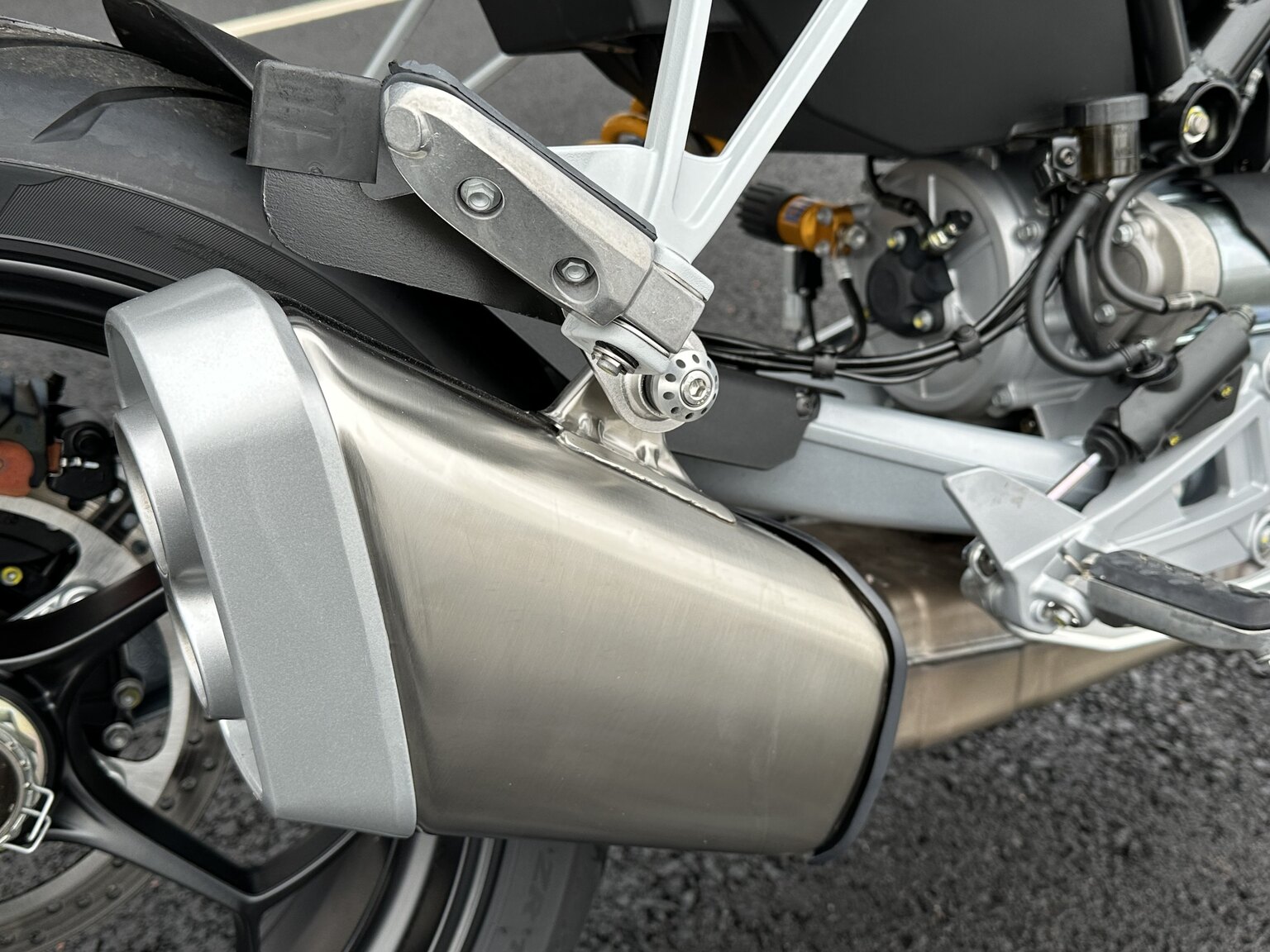 Image of 2023 Moto Guzzi V100 Mandello S mechanics (5)