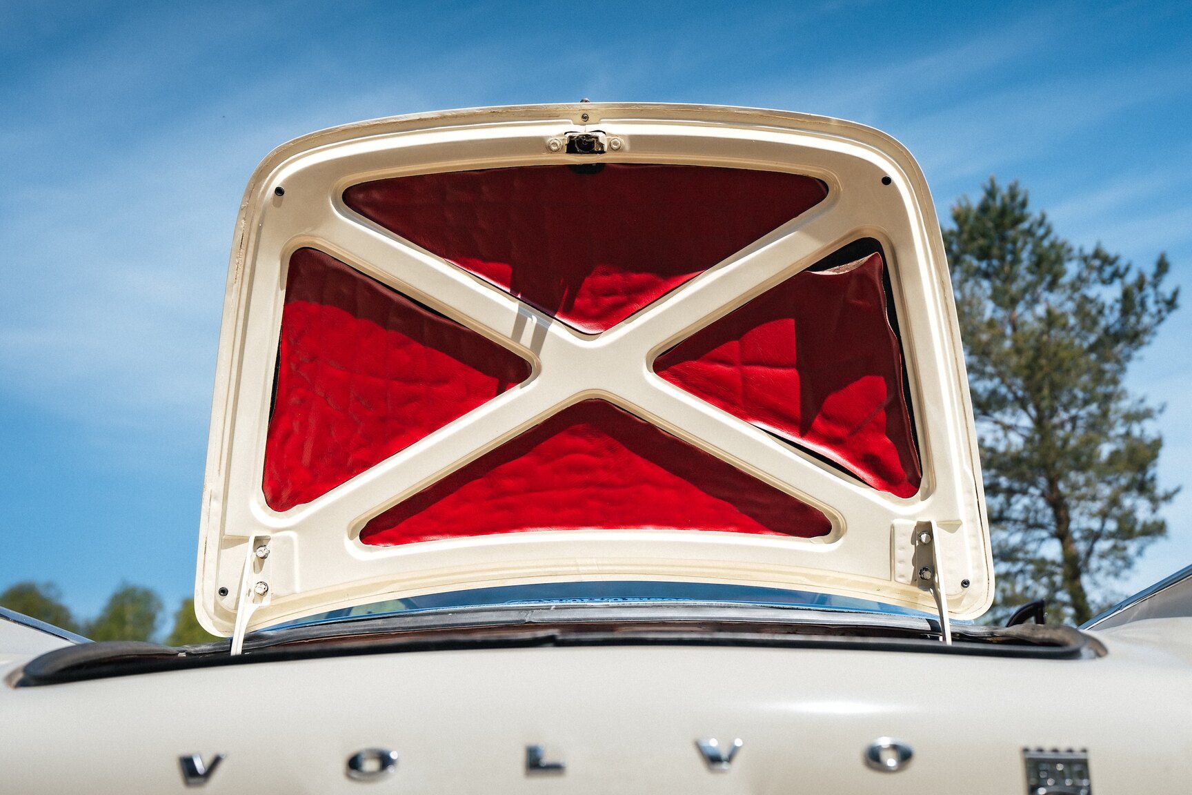 Interior image of 1963 Volvo 1800 S (41)
