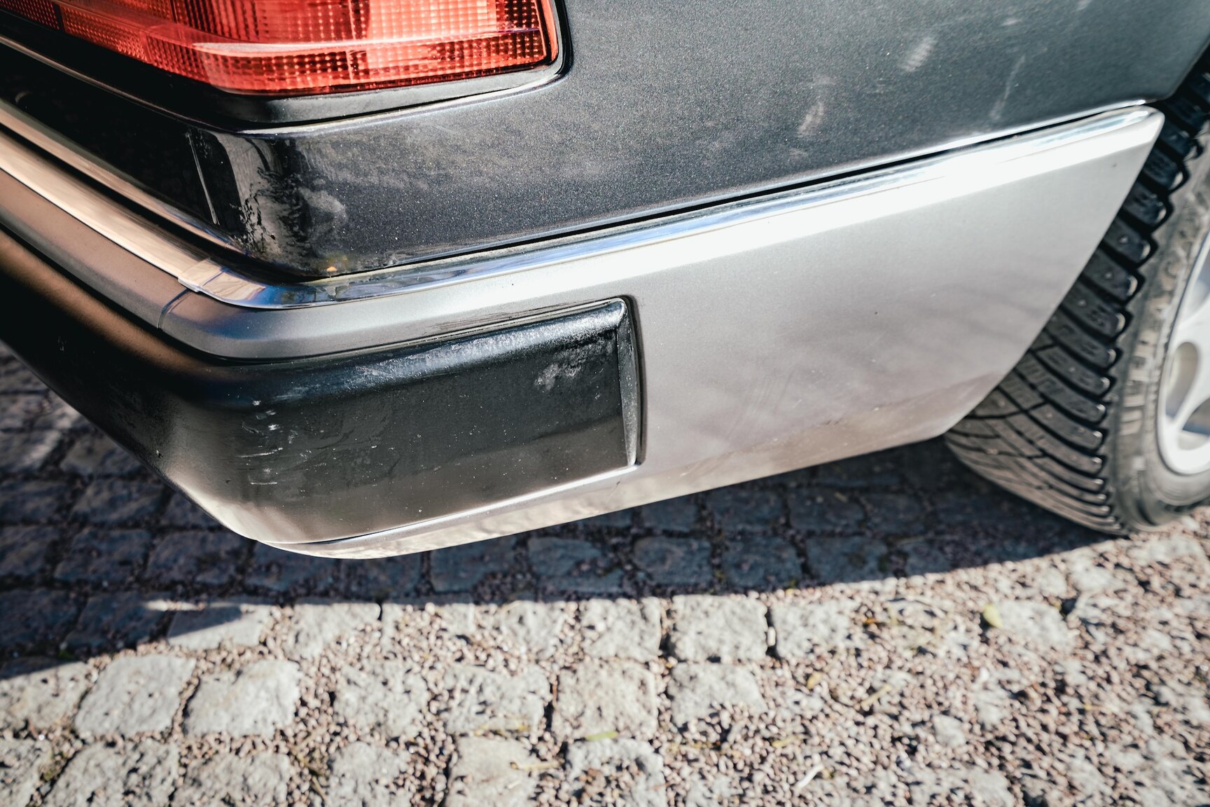 Exterior image of 1991 Mercedes-Benz 300E-24 (15)