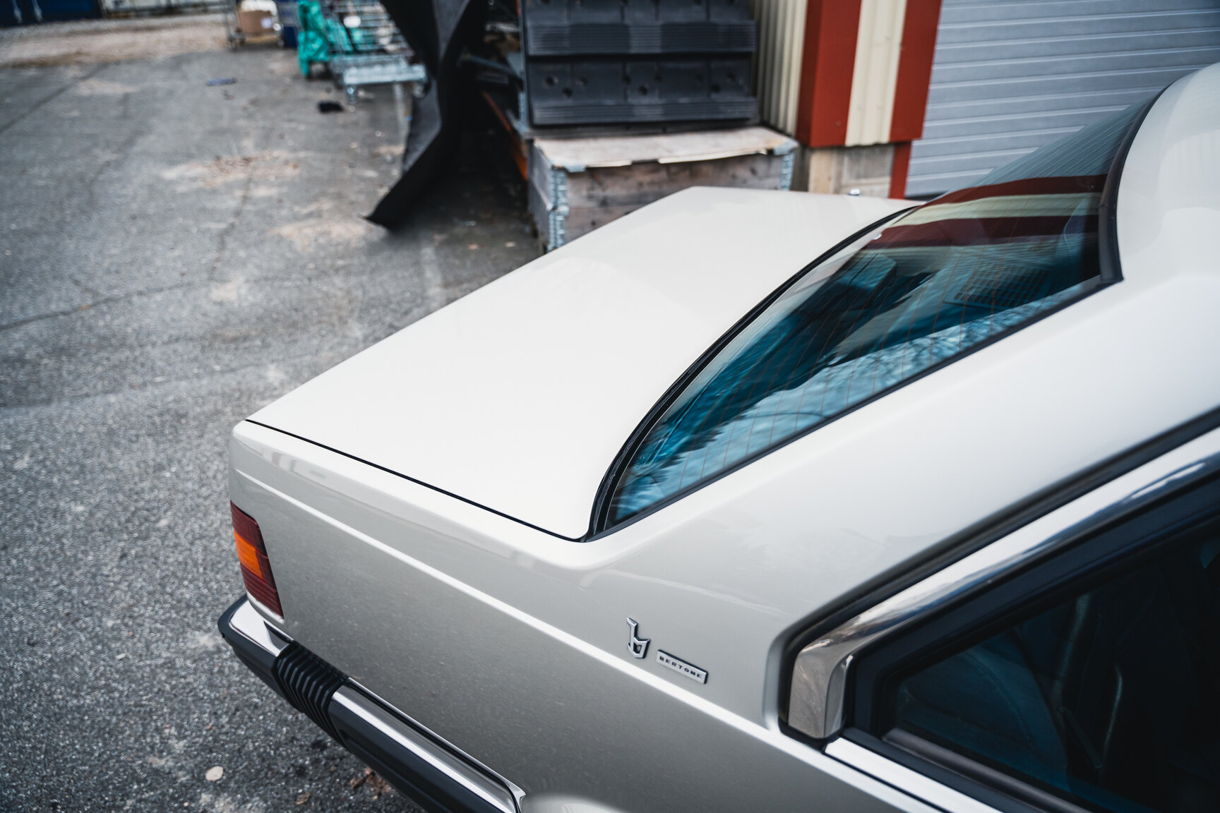 Exterior image of 1988 Volvo 780 Bertone Coupé