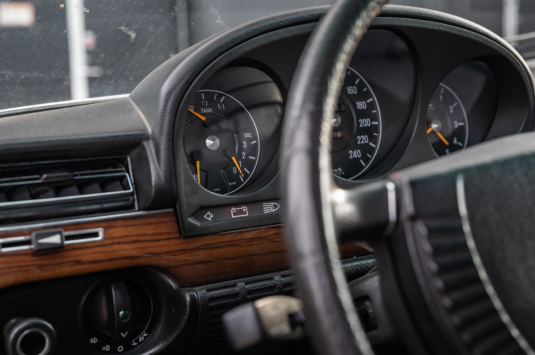 Interiörbild 1975 Mercedes-Benz 280 SE 