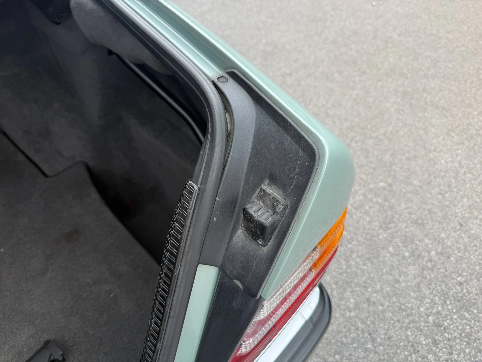 Innenraumfoto von 1991 Mercedes-Benz 300 E 4MATIC (53)