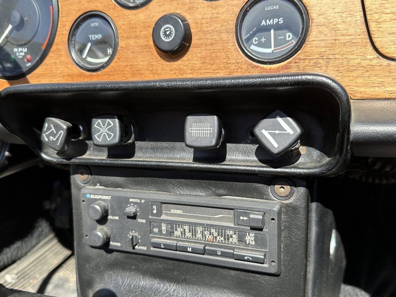 Interiörbild 1971 Triumph TR6 (10)