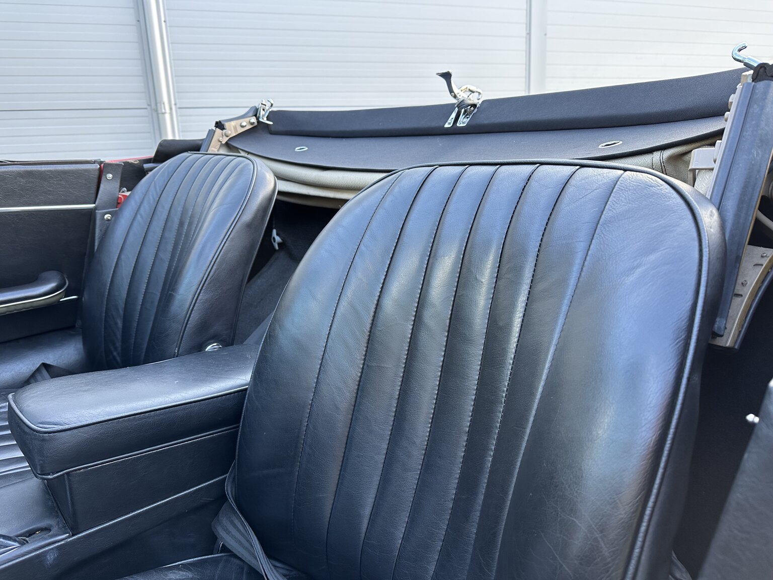 Innenraumfoto von 1965 Jaguar E-Type Series 1 (3)