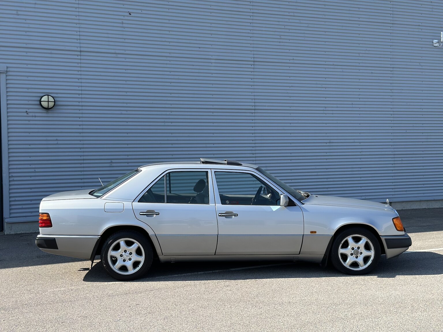 Exterior image of 1992 Mercedes-Benz 250D