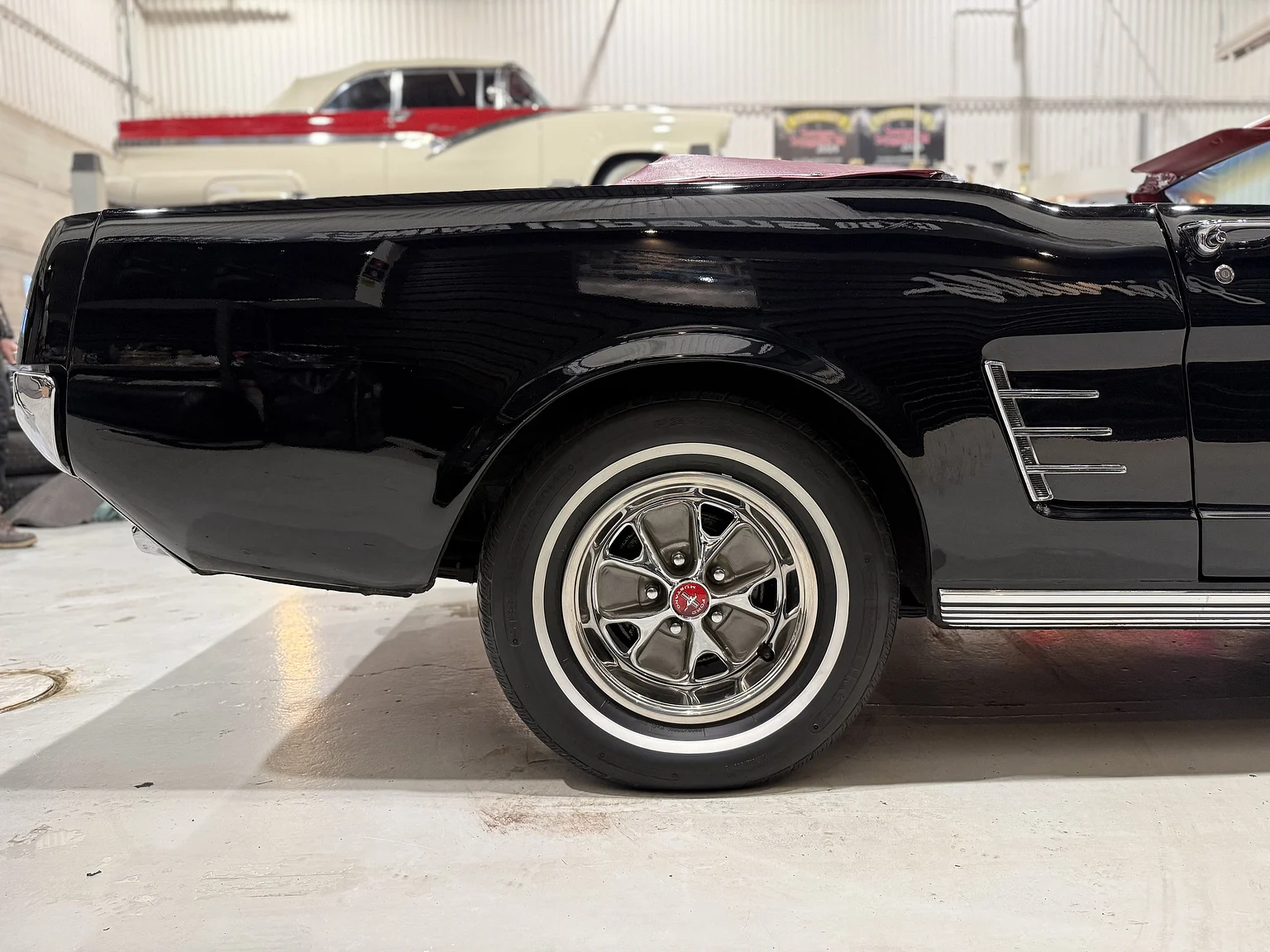 Exteriörbild på 1966 Ford Mustang Convertible (49)