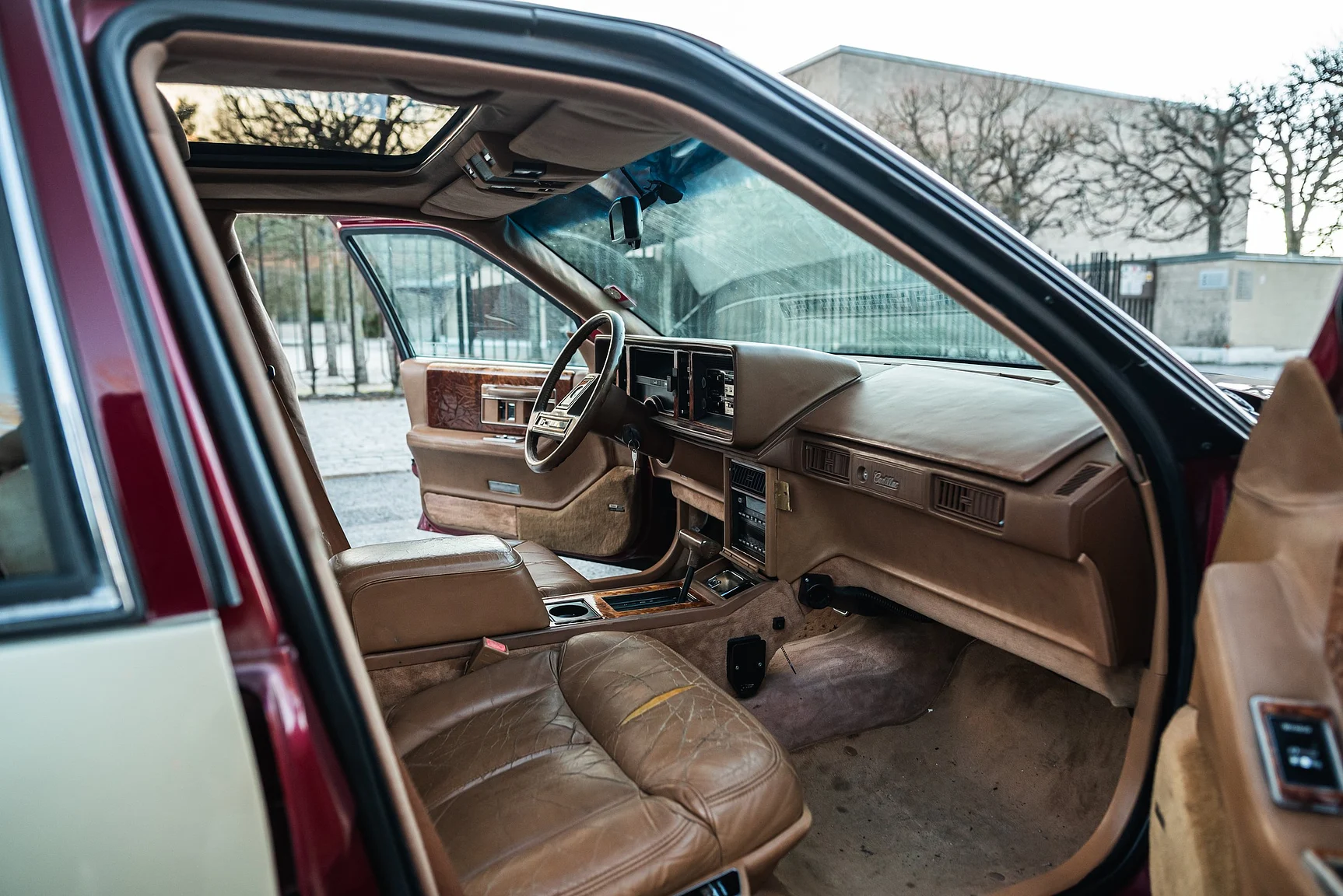 Interior image of 1989 Cadillac Seville (4)