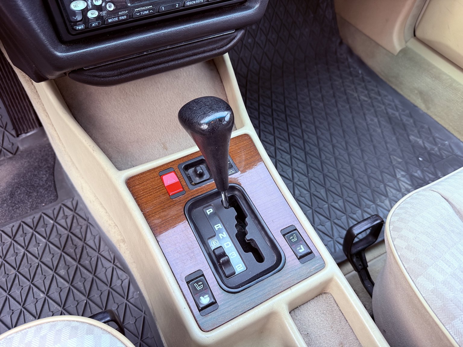 Innenraumfoto von 1989 Mercedes-Benz 190 E