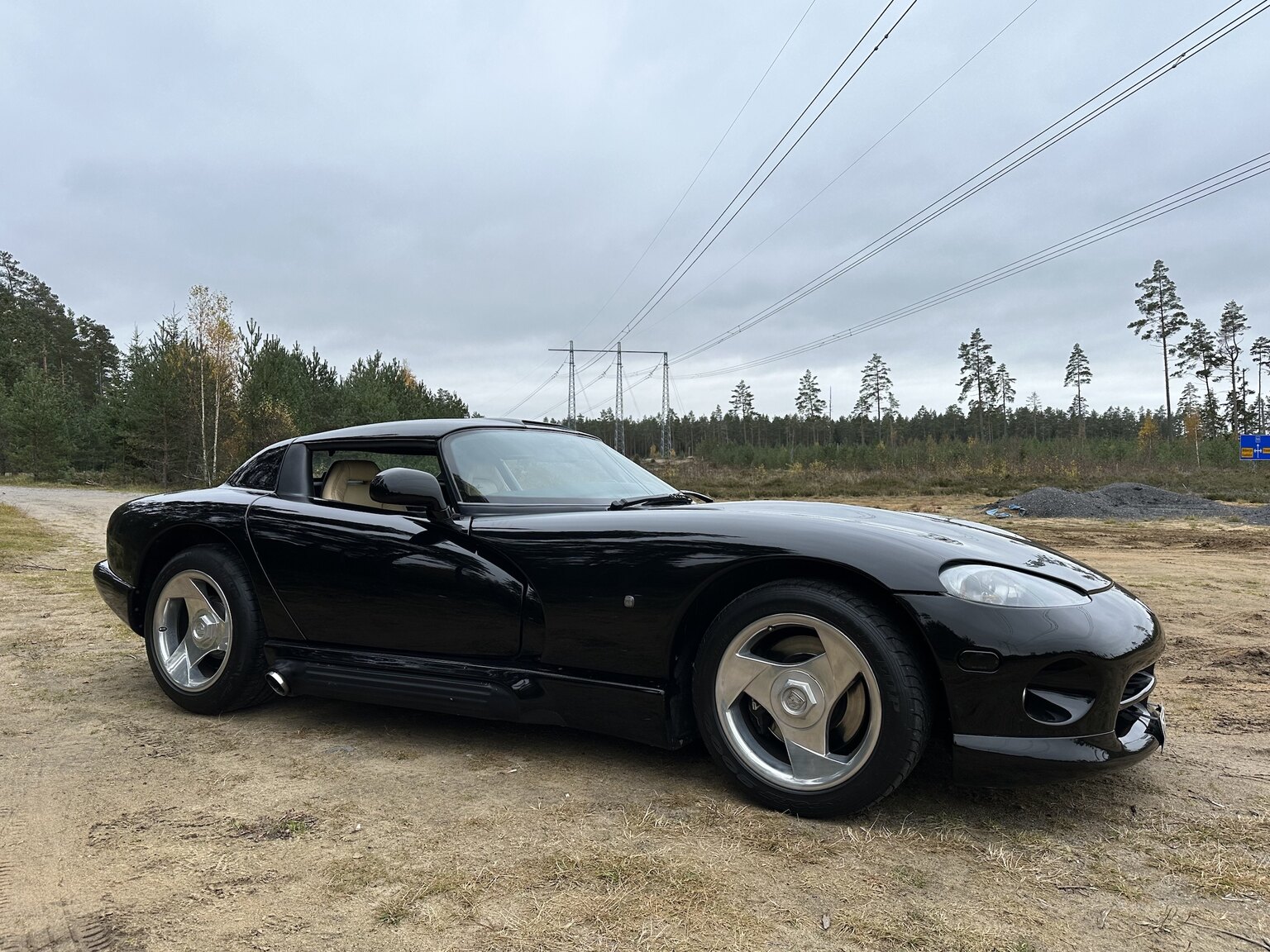 Exterior image of 1994 Chrysler Viper RT/10 (14)