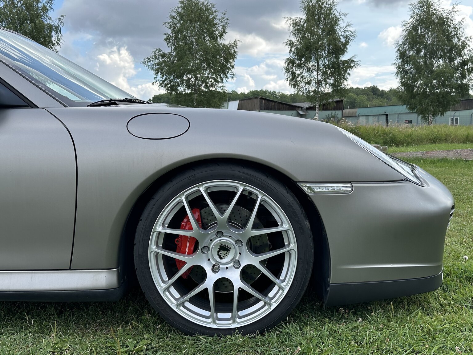 Exteriörbild på 2002 Porsche 996 Turbo