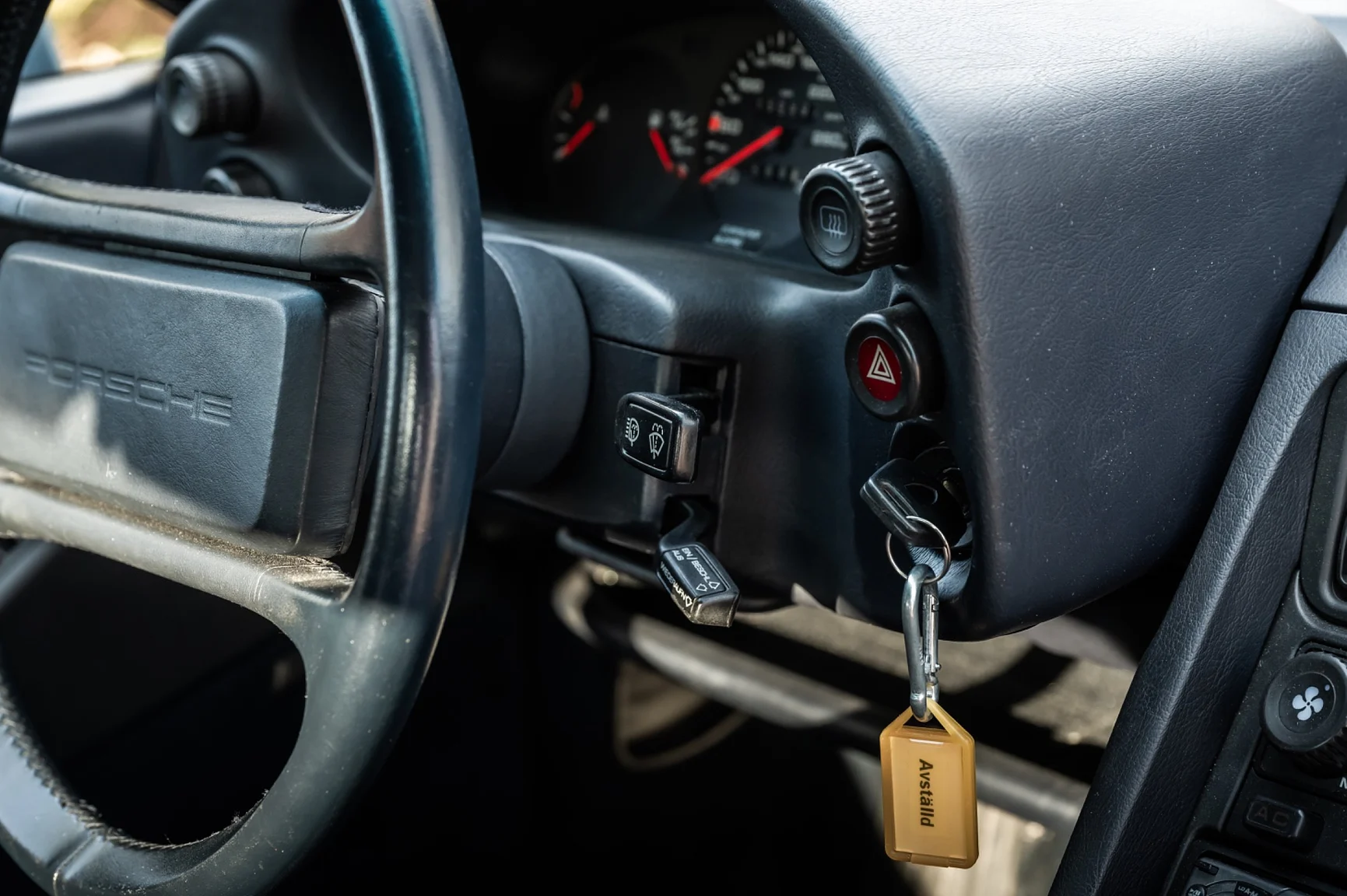 Interior image of 1988 Porsche 928 S4 (6)