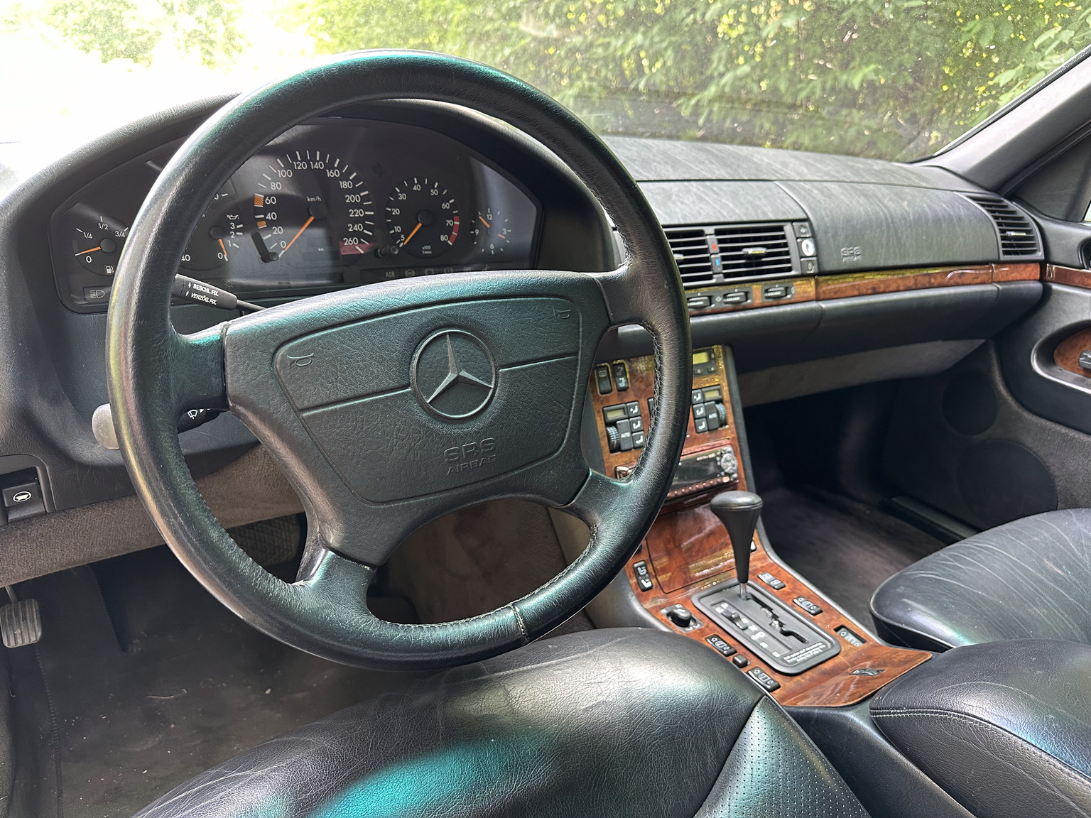 Interiörbild 1992 Mercedes 300 SE (6)