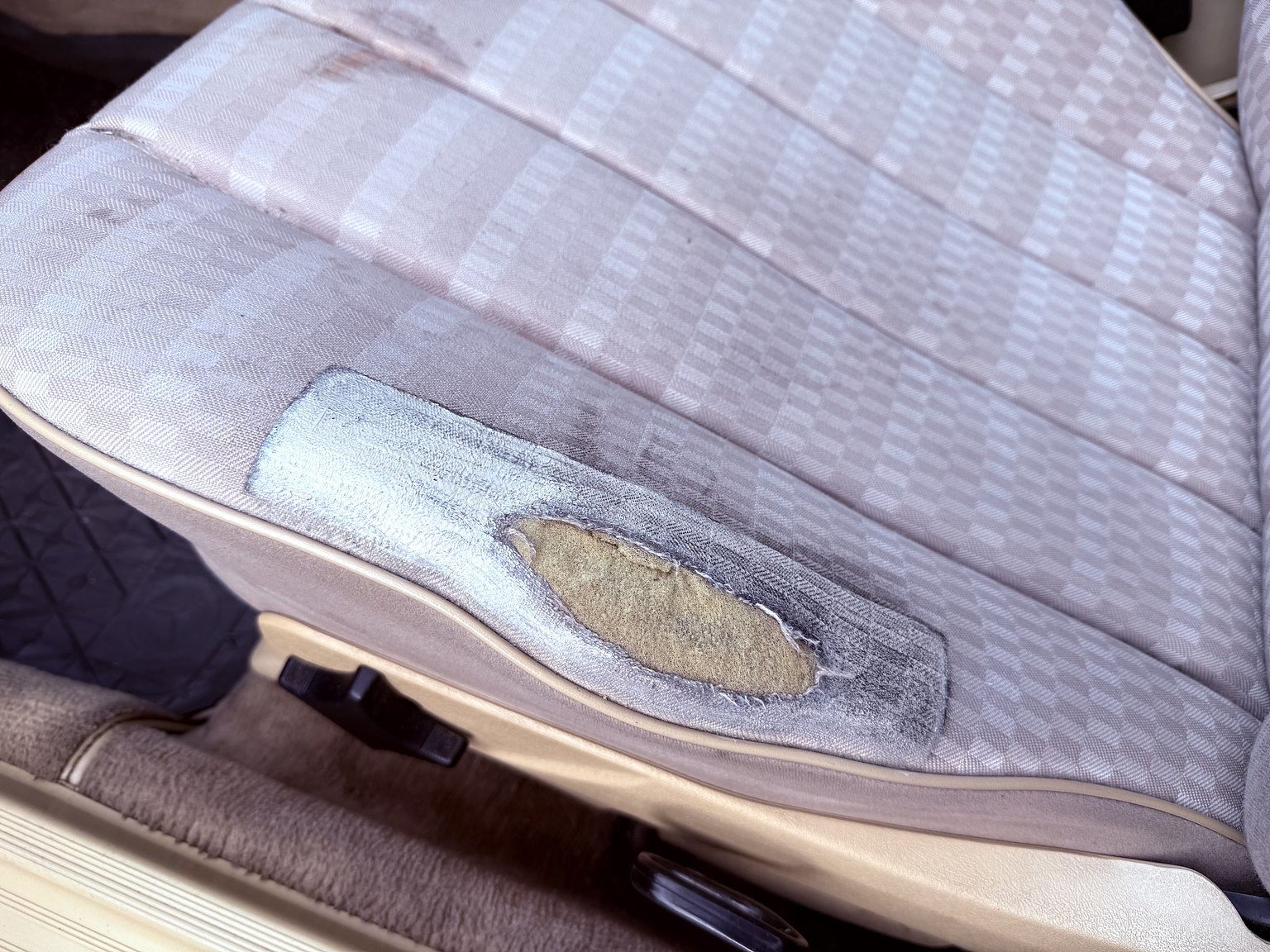 Interior image of 1989 Mercedes-Benz 190 E