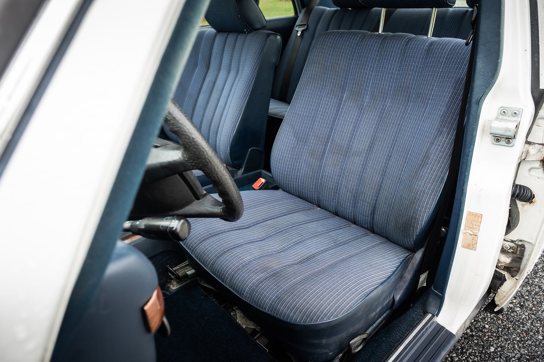 Interior image of 1985 Mercedes-Benz 200 Automatic