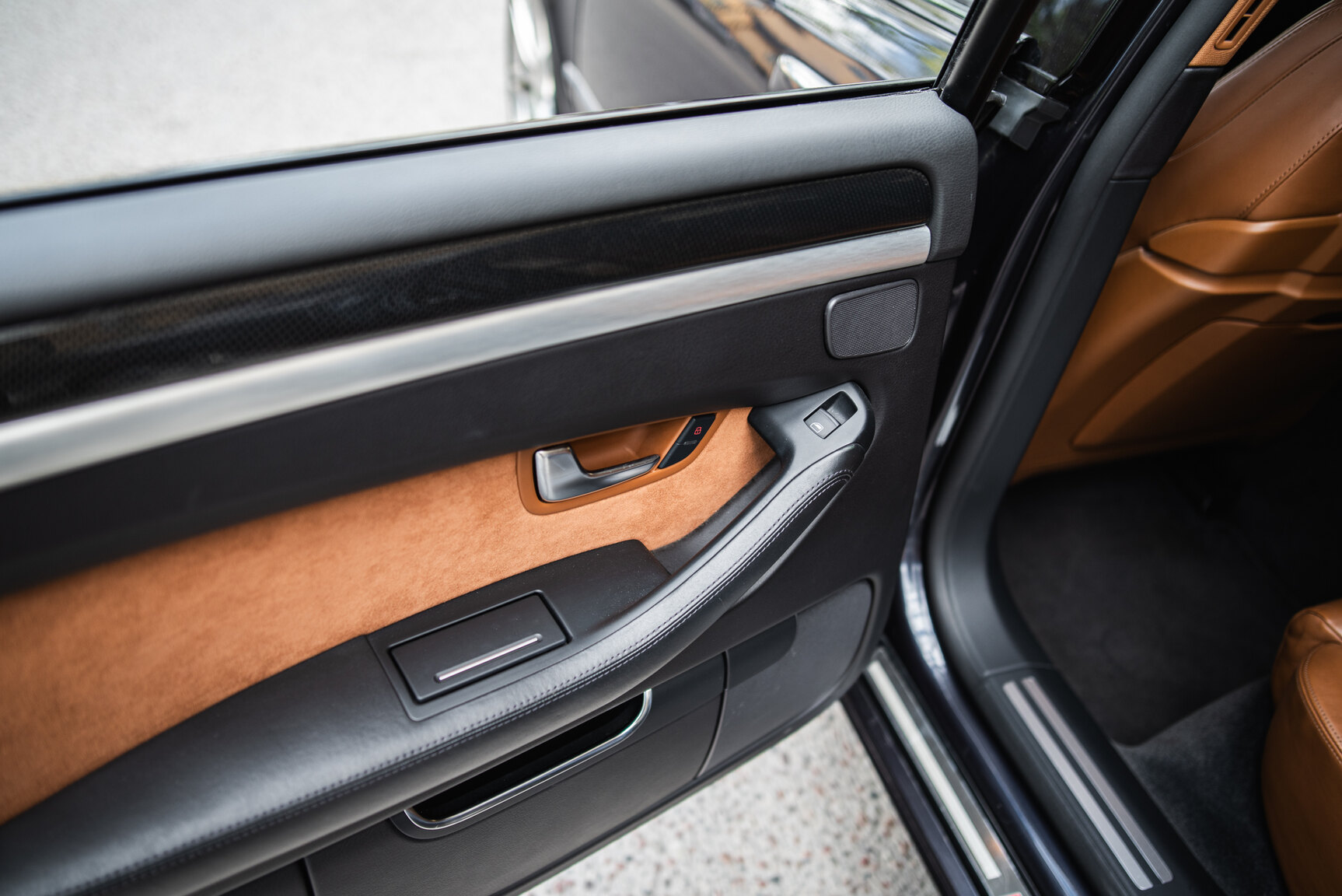 Interior image of 2009 Audi S8 5.2 V10 FSI Quattro