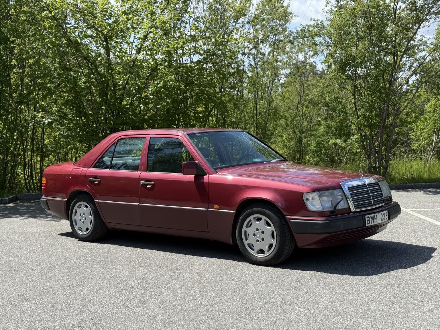 Exterior image of 1991 Mercedes-Benz 300 E-24