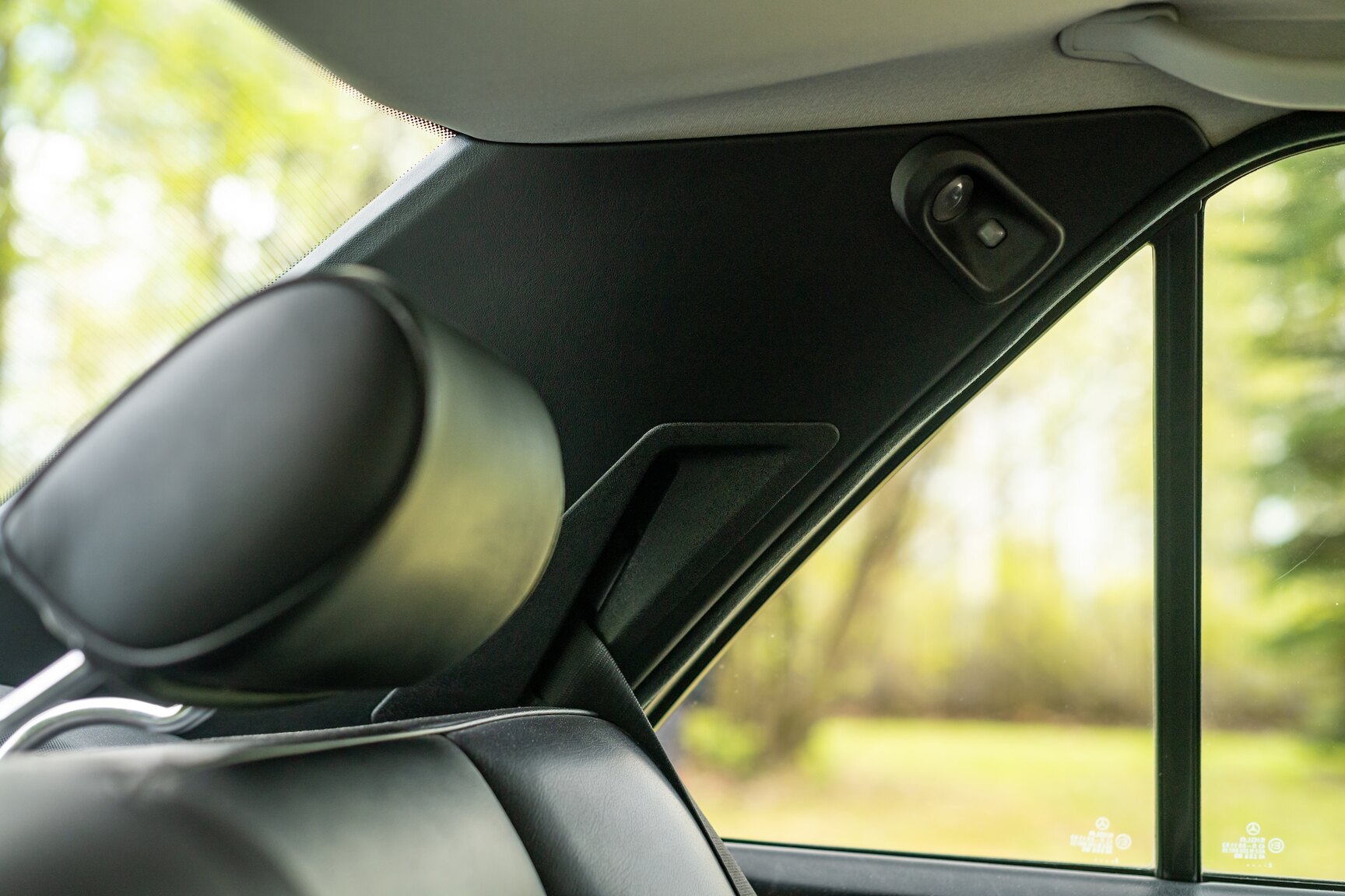 Interior image of 1993 Mercedes-Benz 400 E