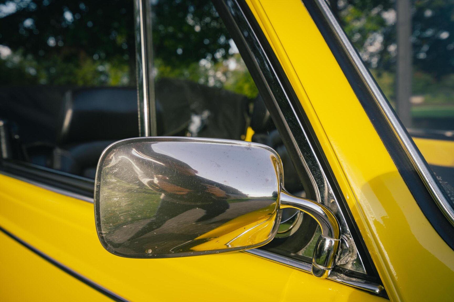 Exteriörbild på 1973 Volkswagen Bubbla Karmann 1303 LS (7)