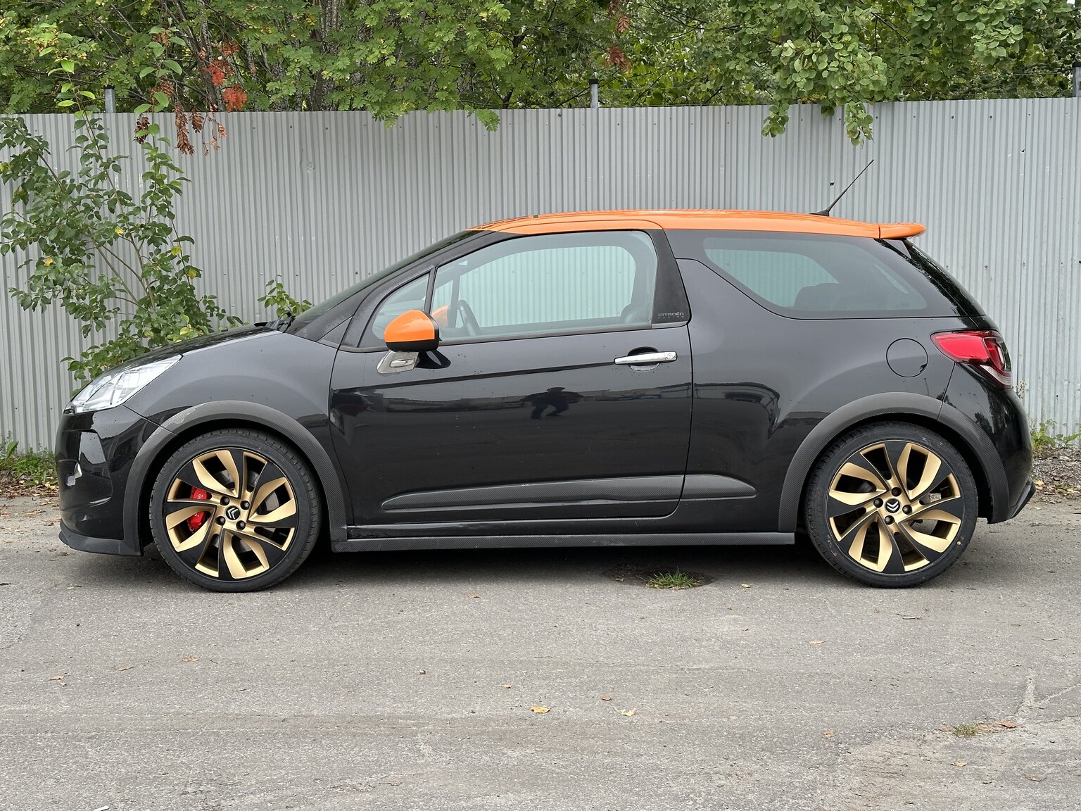 Exterior image of 2012 Citroen DS3 Racing  (2)