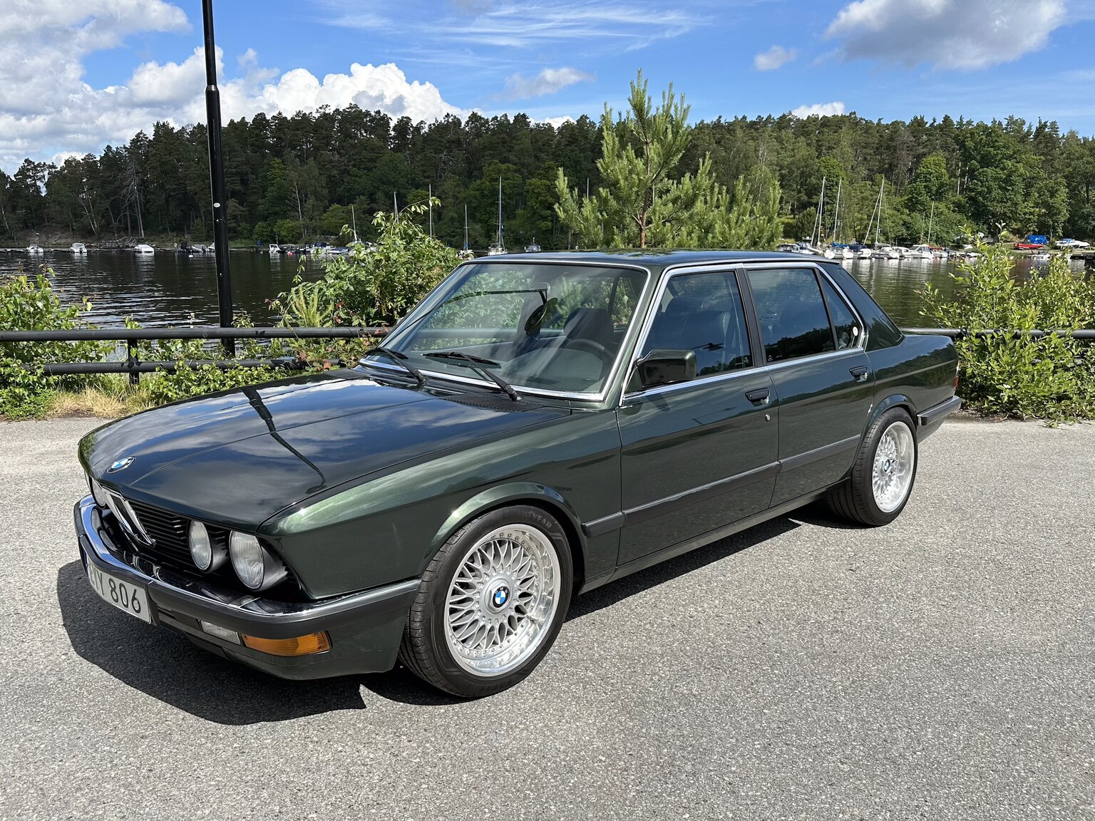 Exterior image of 1985 BMW 525E